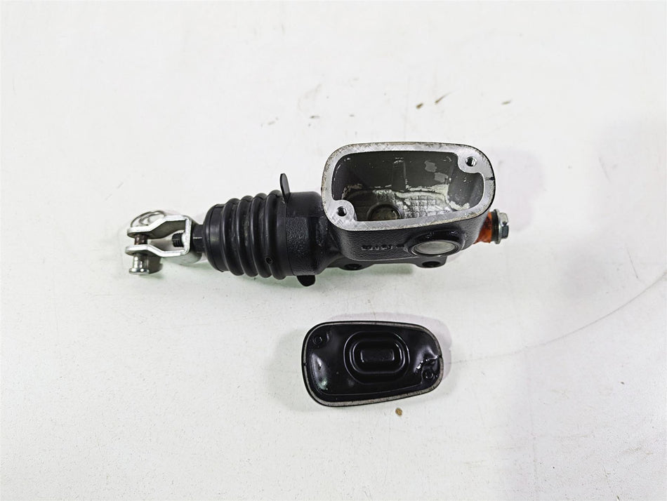 2021 Harley Softail FXST Standard Rear Brake Master Cylinder 5/8" 41700460 {{ shop.shopifyCountryName }} - Mototech271