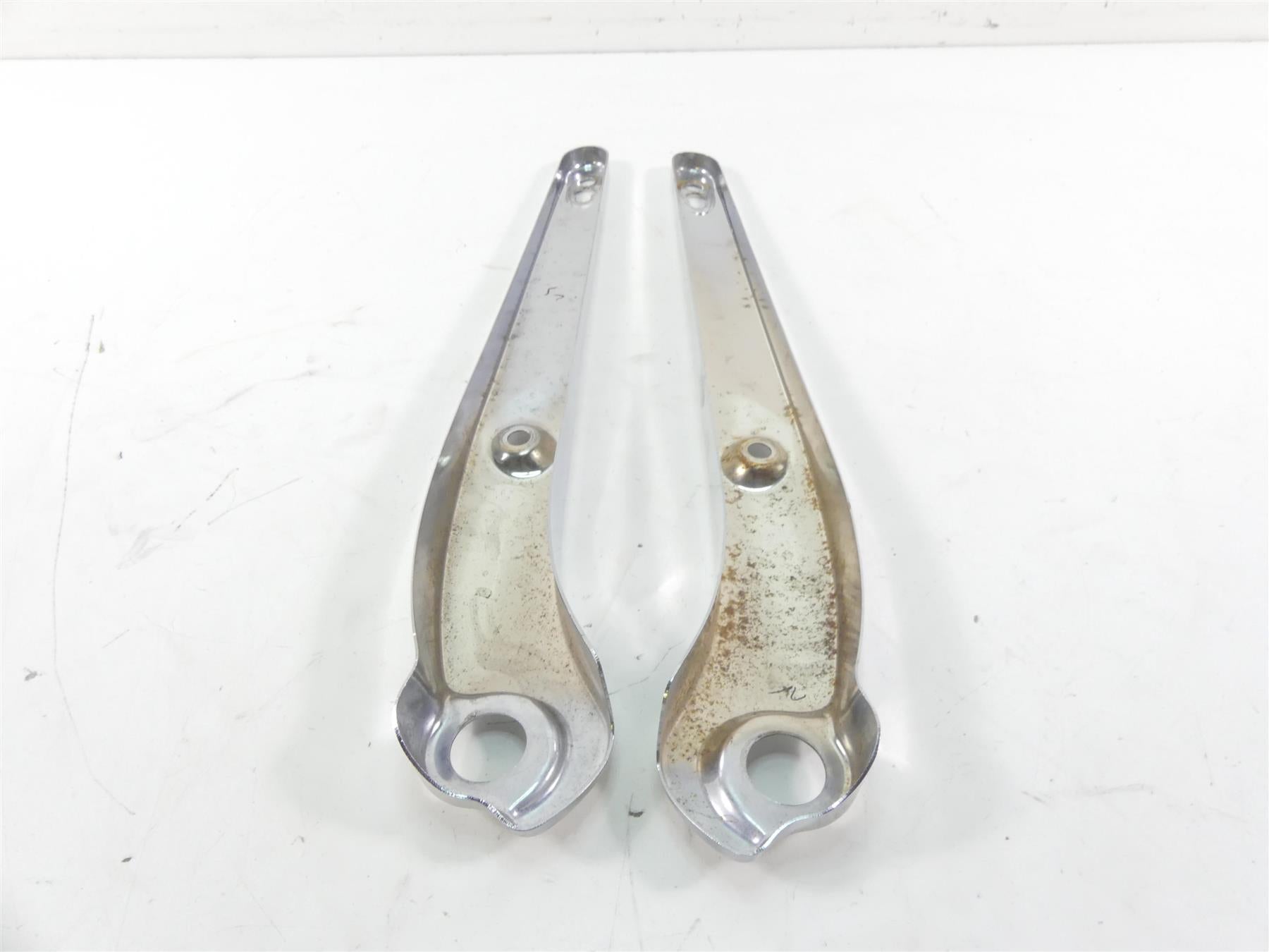 2009 Harley FXDL Dyna Low Rider Rear Fender Struts Braces 59171-06A 59138-06A {{ shop.shopifyCountryName }} - Mototech271