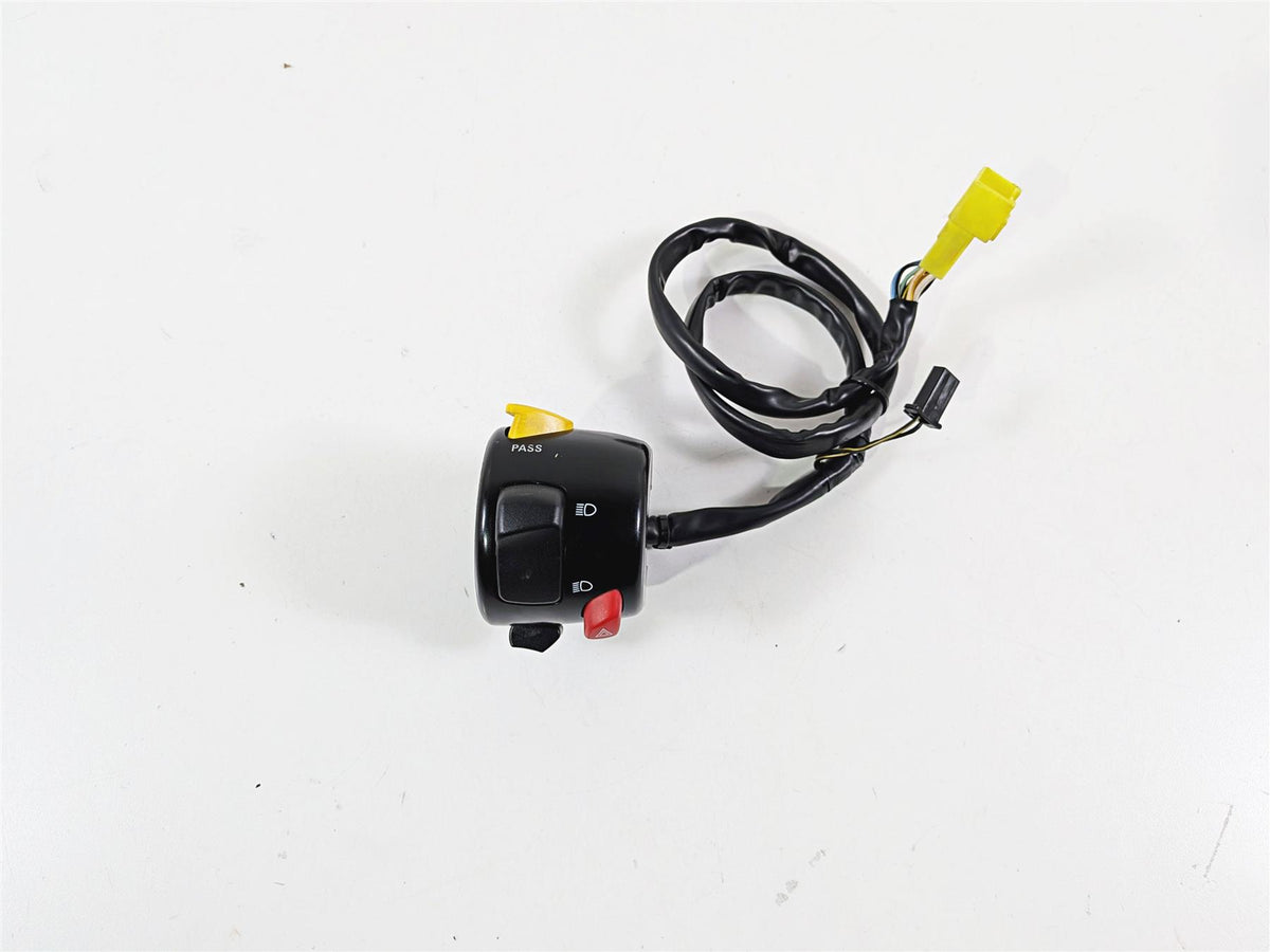 2014 Suzuki M109R VZR1800 Boulevard Left Hand Blinker Control Switch 37400-48GB0 {{ shop.shopifyCountryName }} - Mototech271