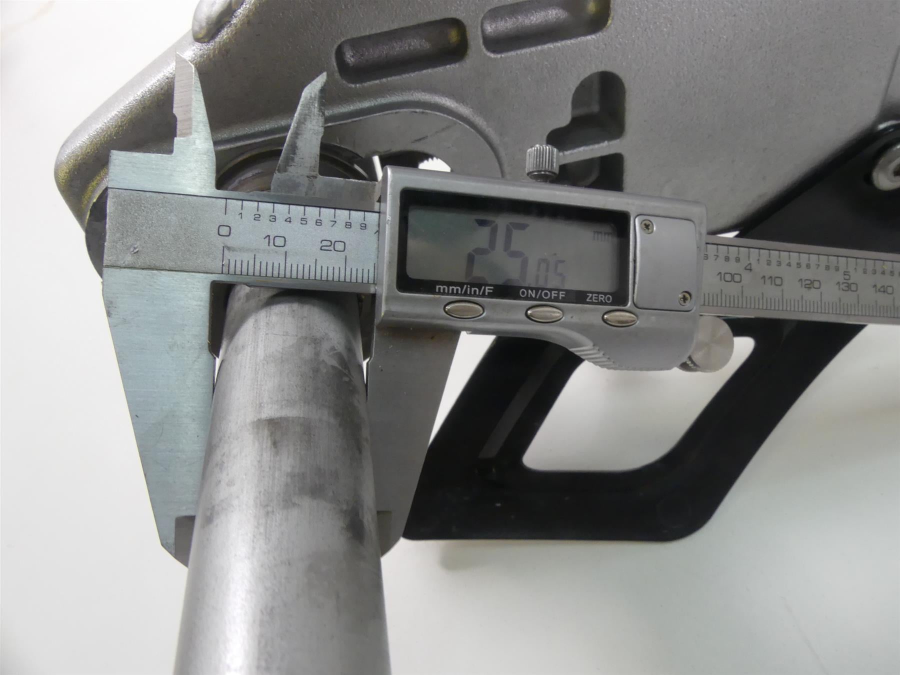2019 Aprilia Tuono V4 RR Factory Rear Swingarm Swing Arm + Axle - Read 2B001289 {{ shop.shopifyCountryName }} - Mototech271