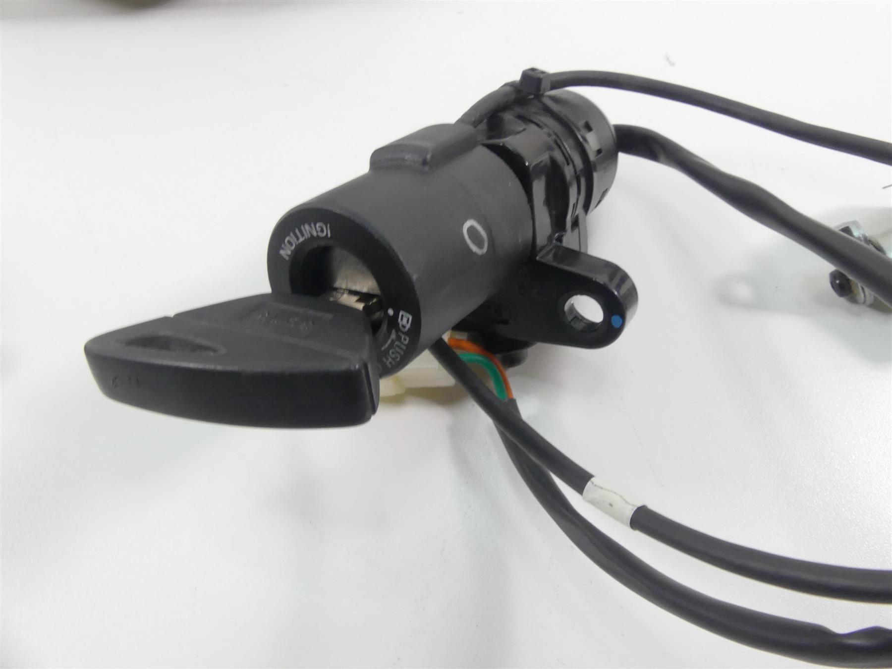 2021 Aprilia Tuono 660 Cdi Ecm Ecu Speedometer Ignition Switch Key Set CM301808 {{ shop.shopifyCountryName }} - Mototech271