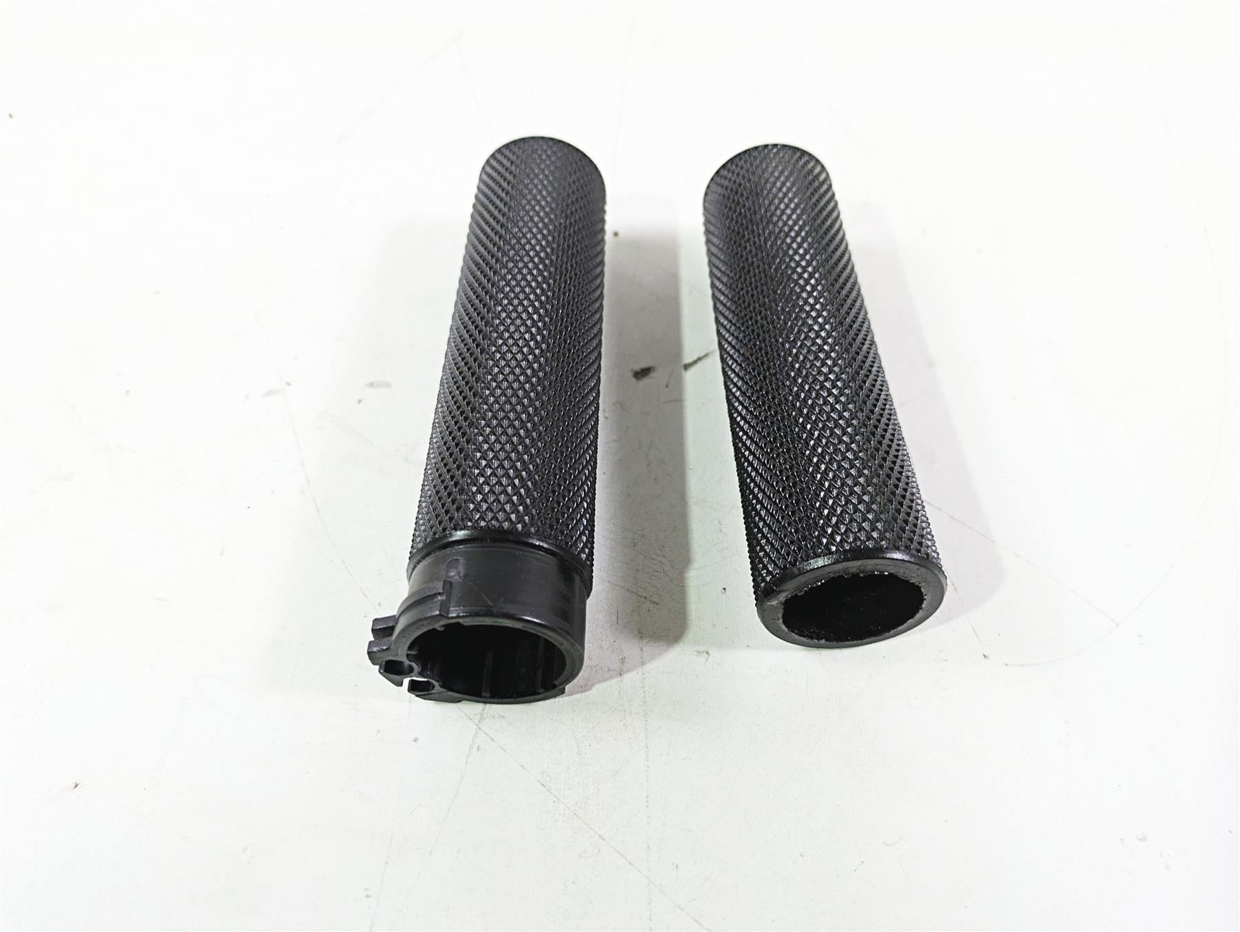 2010 Harley VRSCF Muscle Rod Arlen Ness Hand Grip Set {{ shop.shopifyCountryName }} - Mototech271