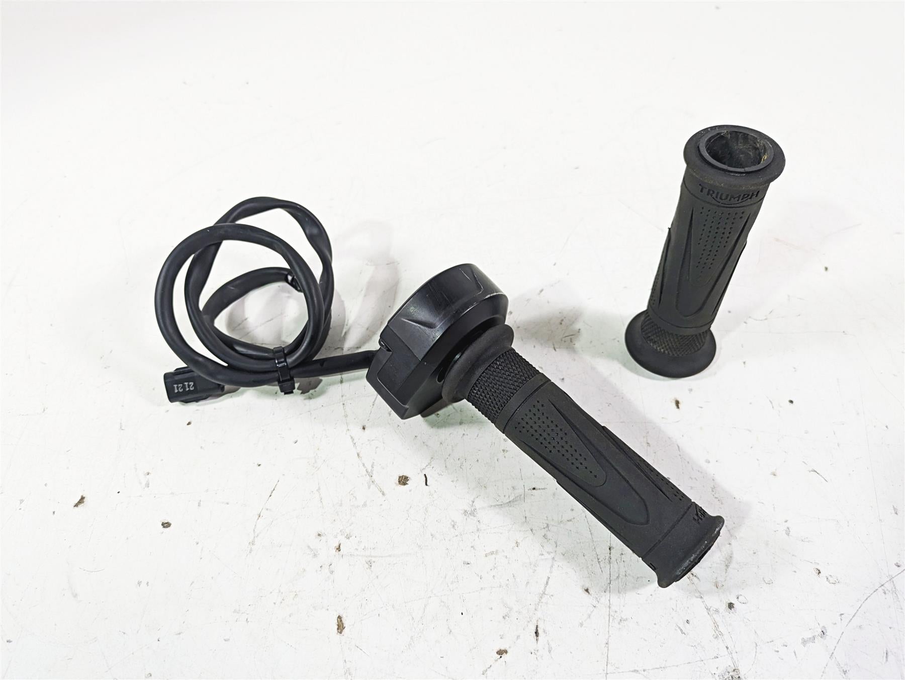 2023 Triumph Street Triple 765 RS Fly By Wire Throttle Grip Sensor T2042226 {{ shop.shopifyCountryName }} - Mototech271