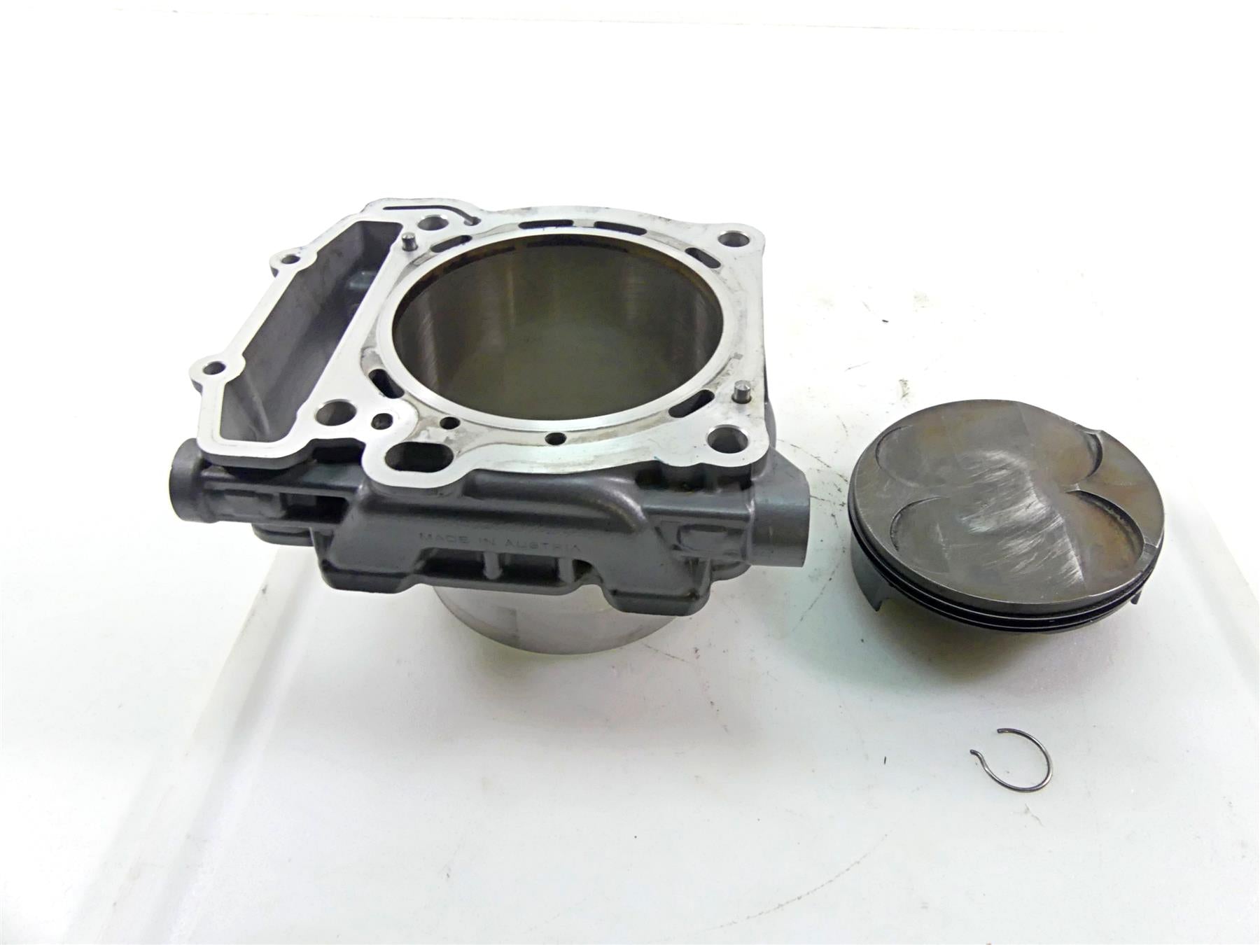 2016 KTM 1290 Super Duke R Front Cylinder Jug & Piston Set 6133003820024 {{ shop.shopifyCountryName }} - Mototech271