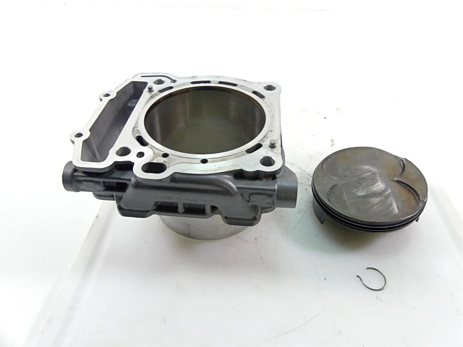 2016 KTM 1290 Super Duke R Front Cylinder Jug & Piston Set 6133003820024 {{ shop.shopifyCountryName }} - Mototech271