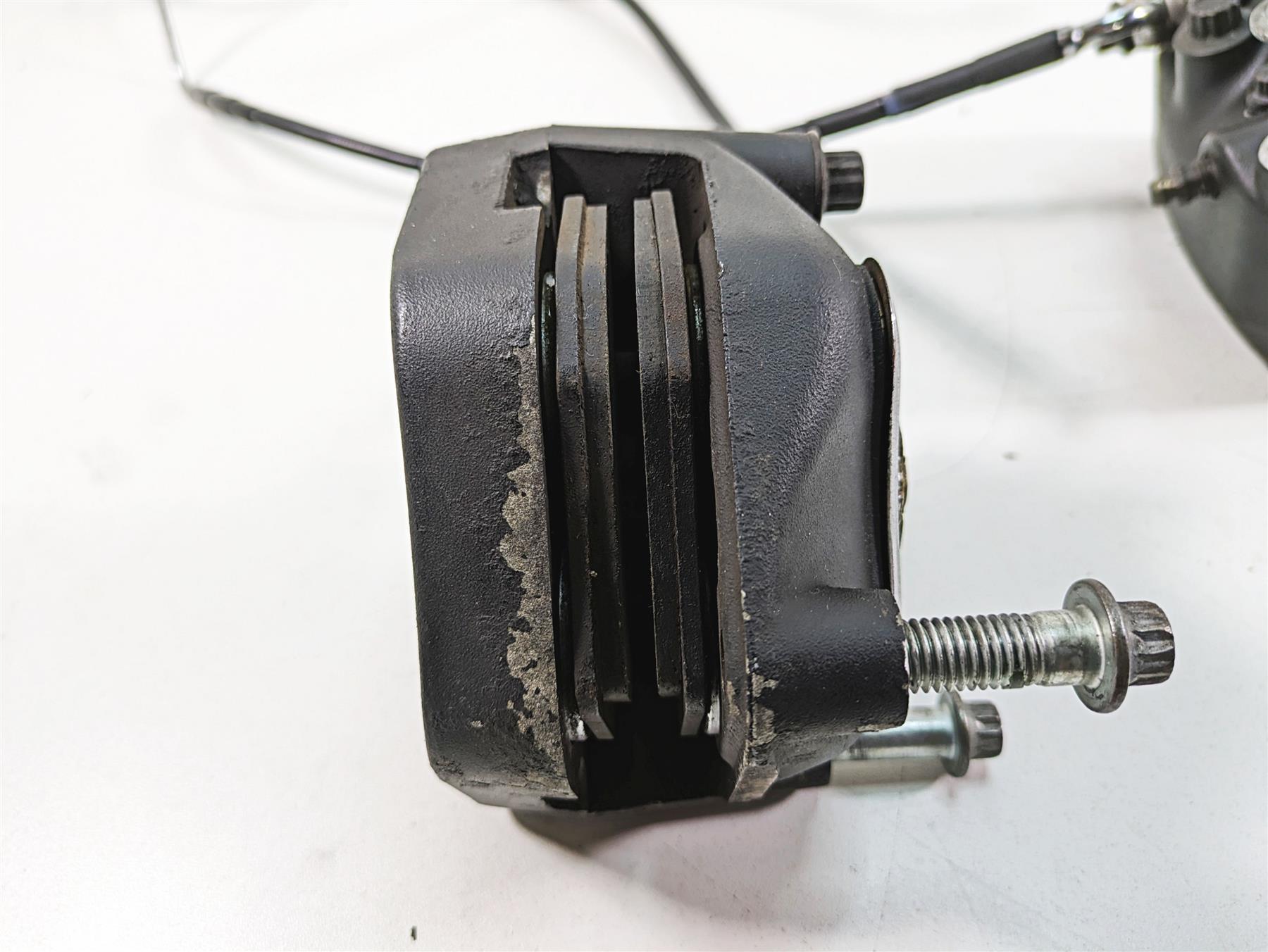 2005 Harley Touring FLHTCUI Electra Glide Front Brake Caliper Set 44046-00D {{ shop.shopifyCountryName }} - Mototech271