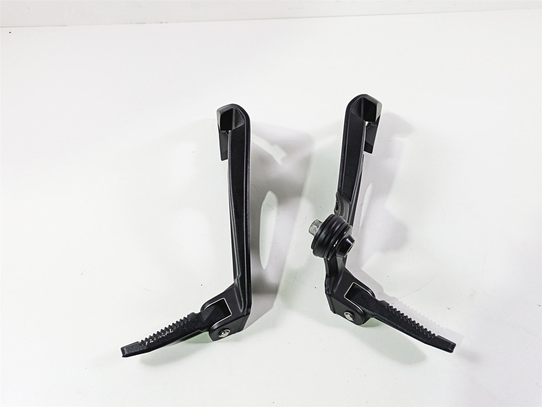 2014 BMW K1300S K40 Passenger Footpeg Foot Peg Set 46717715783 46717715784 {{ shop.shopifyCountryName }} - Mototech271