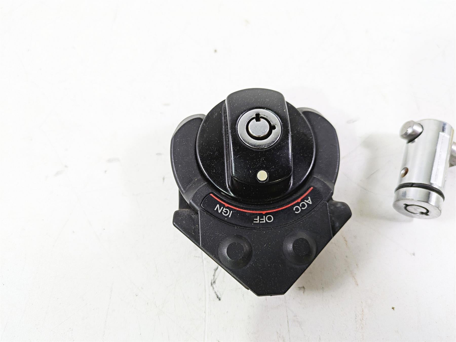 2013 Harley VRSCF Muscle Rod Ignition Switch Key Lock Set 70020-05 {{ shop.shopifyCountryName }} - Mototech271
