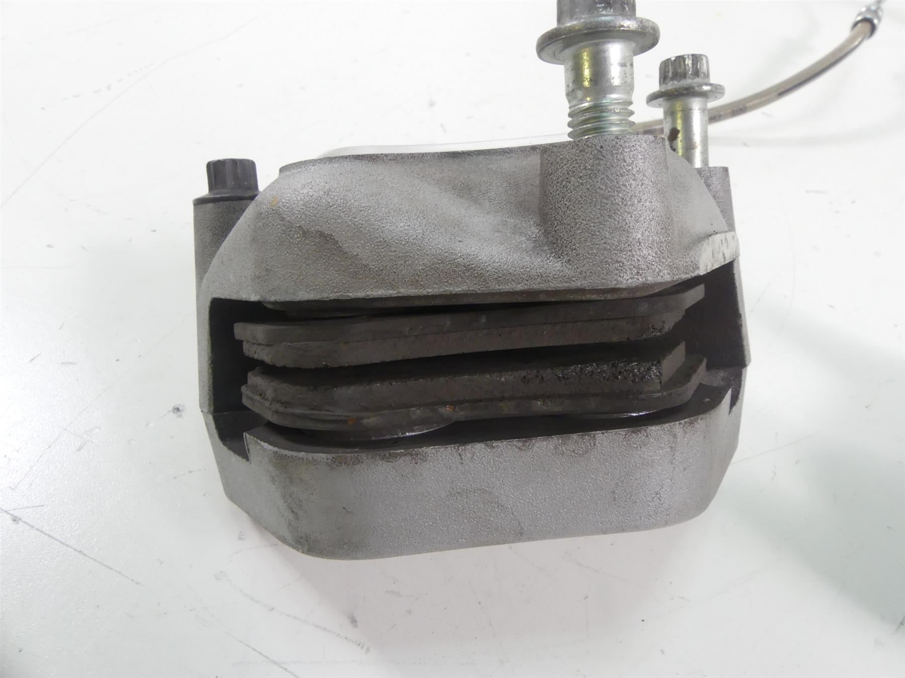 2007 Harley Touring FLHTCU SE CVO Electra Glide Front Brake Caliper Set 44381-99 {{ shop.shopifyCountryName }} - Mototech271