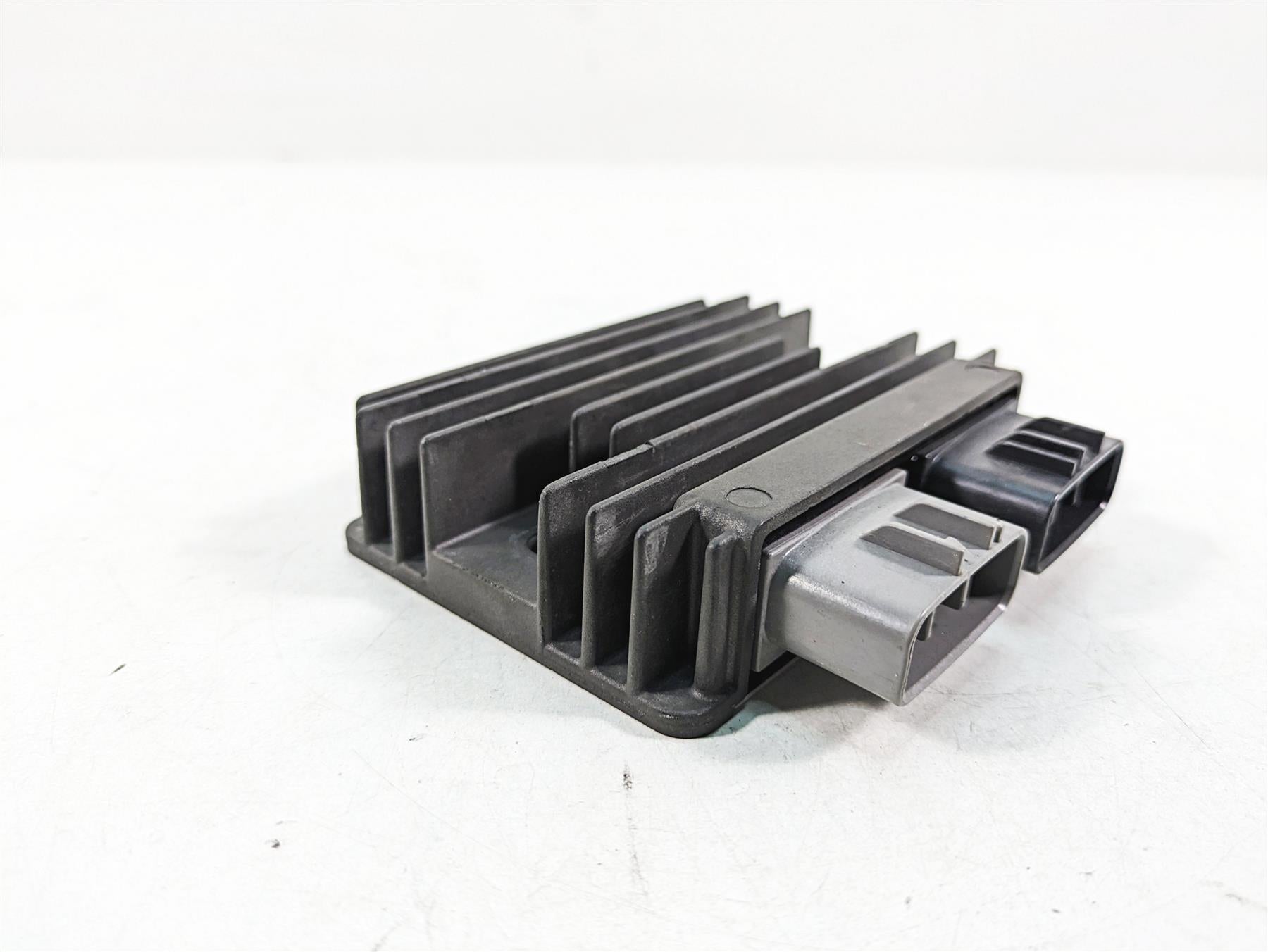 2021 Aprilia RS660 Rectifier Voltage Regulator SH870AA 1A012332 {{ shop.shopifyCountryName }} - Mototech271