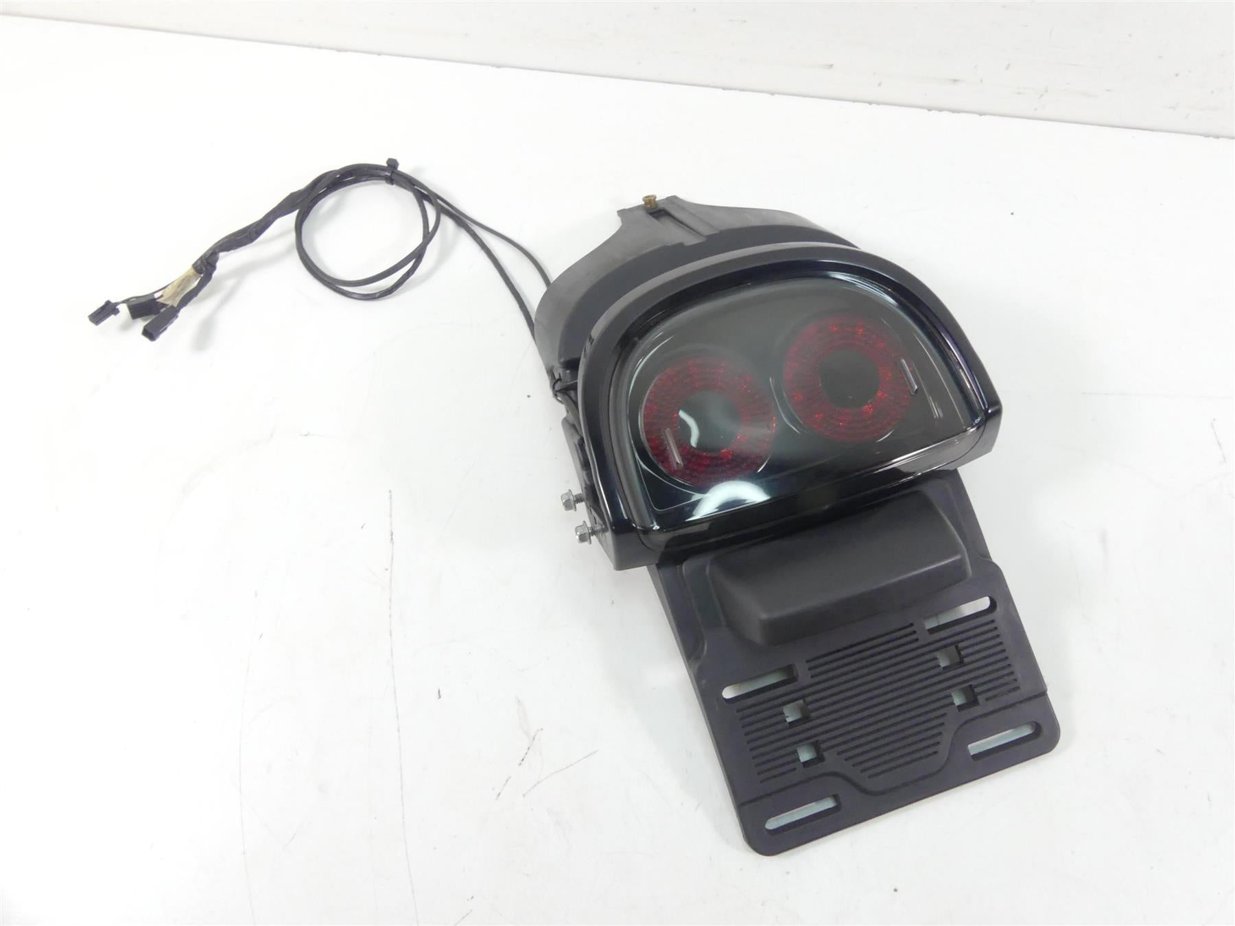 2014 Harley Dyna FXDF Fat Bob Rear Taillight & Plate Holder 67900173 {{ shop.shopifyCountryName }} - Mototech271