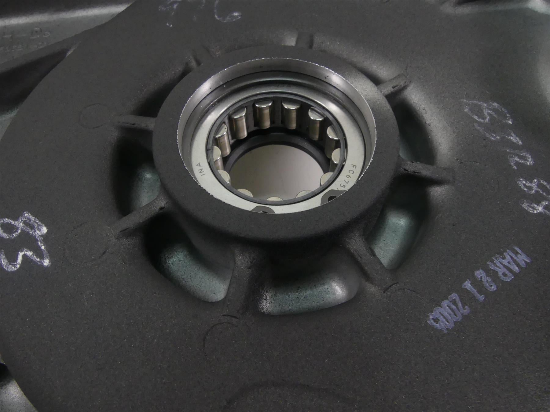 2005 Harley Dyna FXDLI Low Rider Inner Primary Drive Clutch Cover 60681-01 {{ shop.shopifyCountryName }} - Mototech271