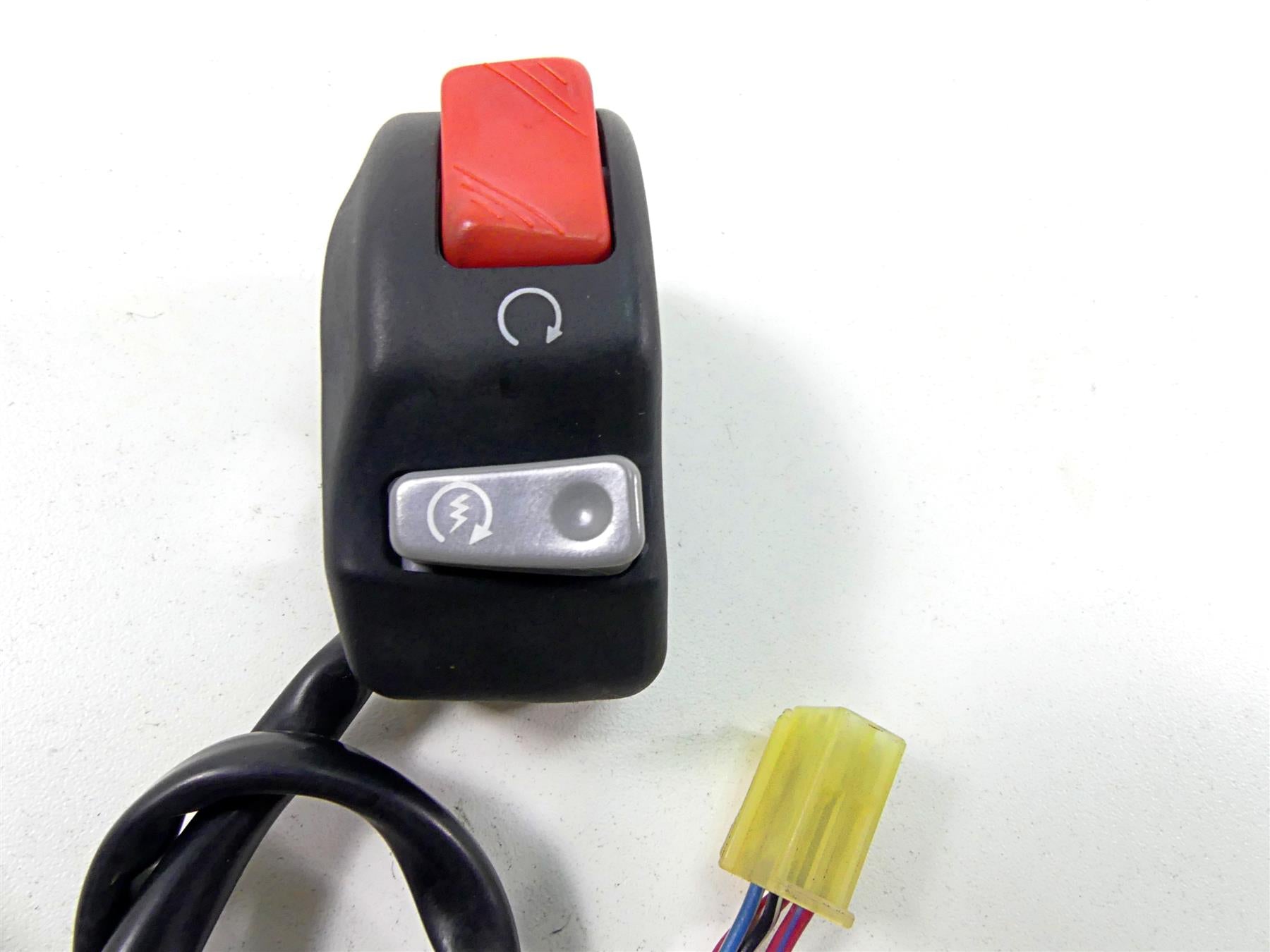 2012 Yamaha VMX17 VMAX 1700 Right Hand Start Kill Control Switch 2S3-83975-00-00 {{ shop.shopifyCountryName }} - Mototech271