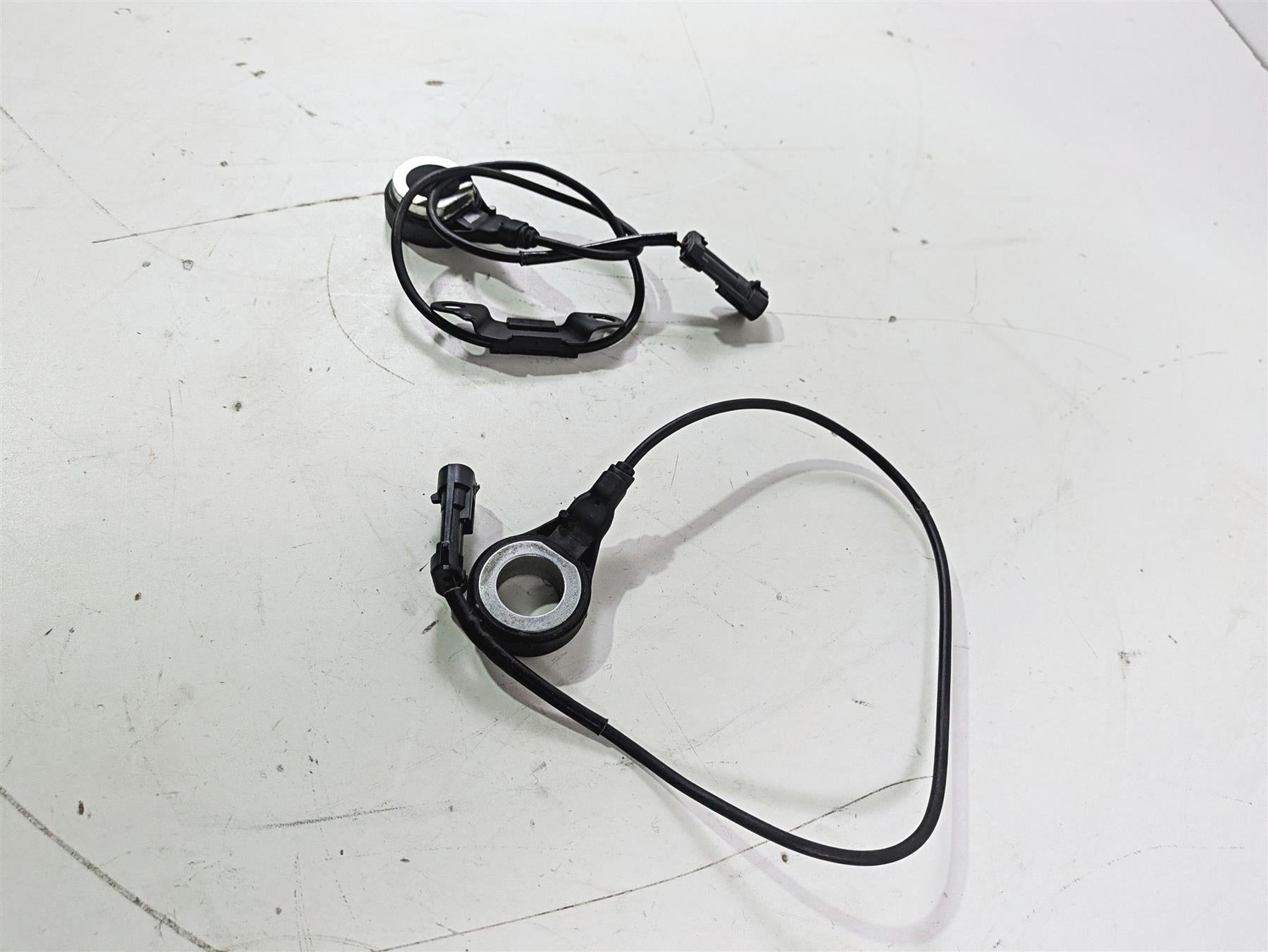 2008 Harley Touring FLHTP Electra Glide Abs Wheel Speed Sensor Set 40614-08 {{ shop.shopifyCountryName }} - Mototech271
