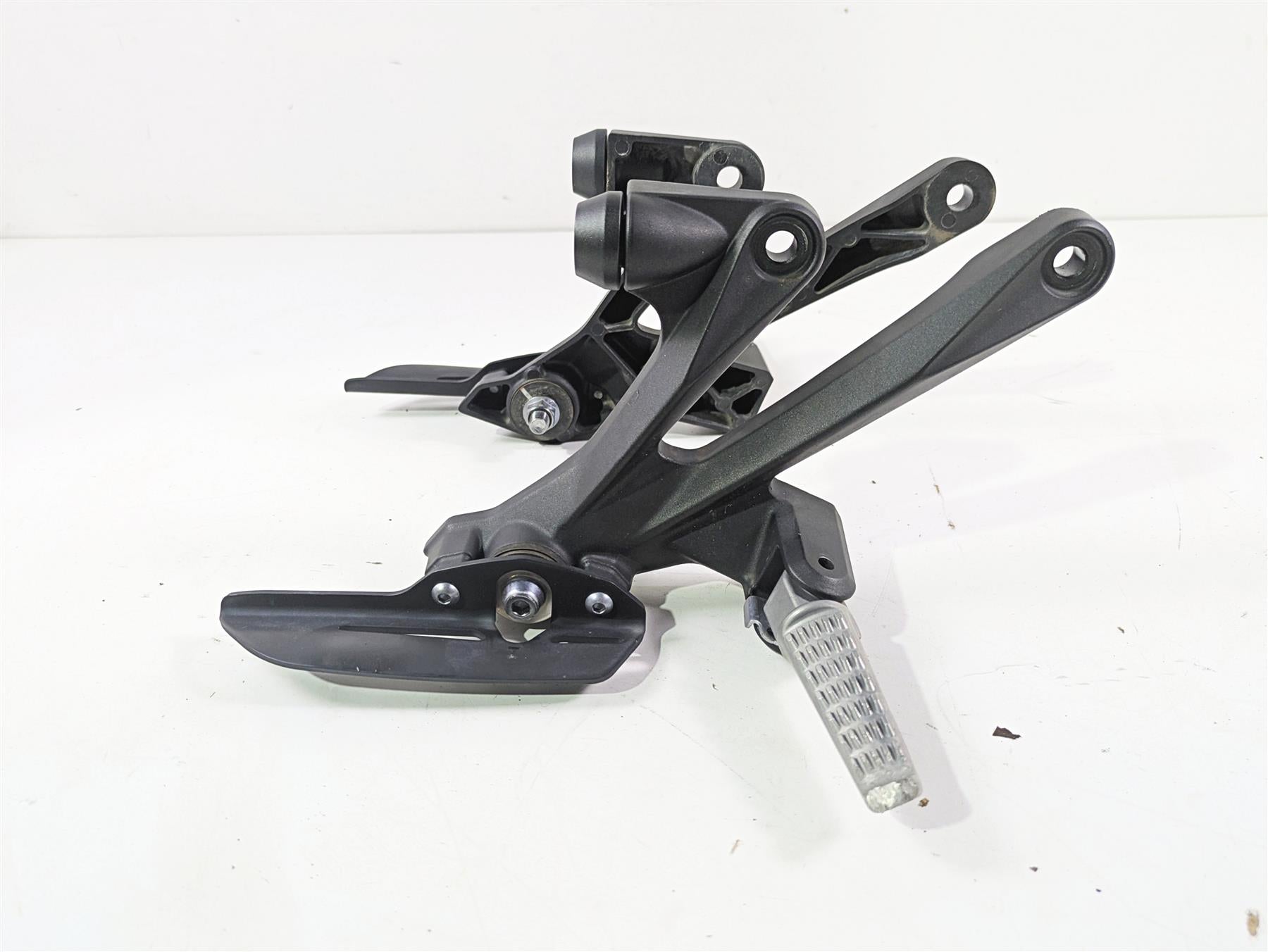 2023 Kawasaki ZX1400 ZX14R Ninja Rear Passenger Foot Peg Set 35063-0782-18R {{ shop.shopifyCountryName }} - Mototech271