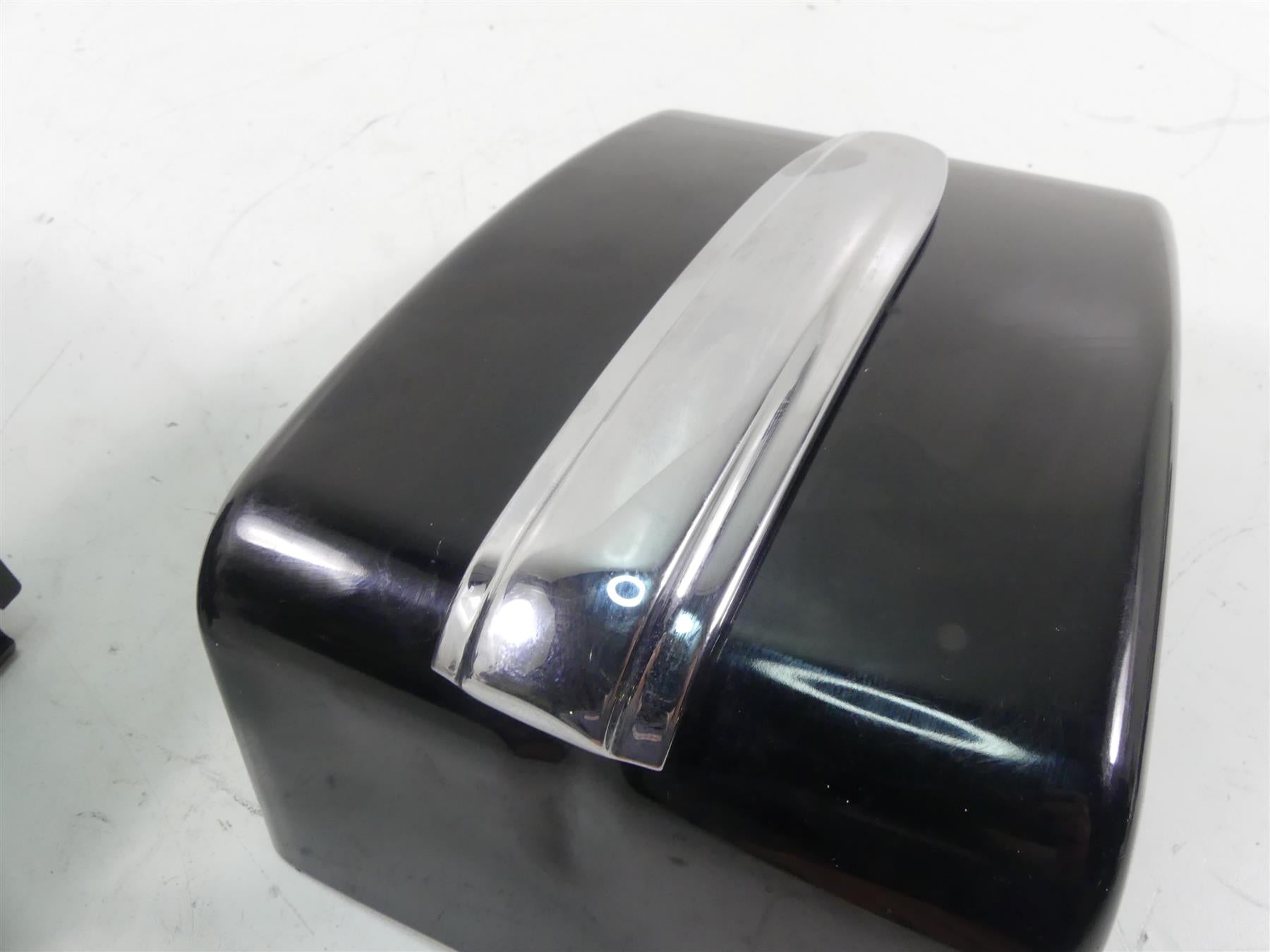 2013 Harley FXDWG Dyna Wide Glide Electric Tray & Cover Lid 70367-12 66361-12 {{ shop.shopifyCountryName }} - Mototech271