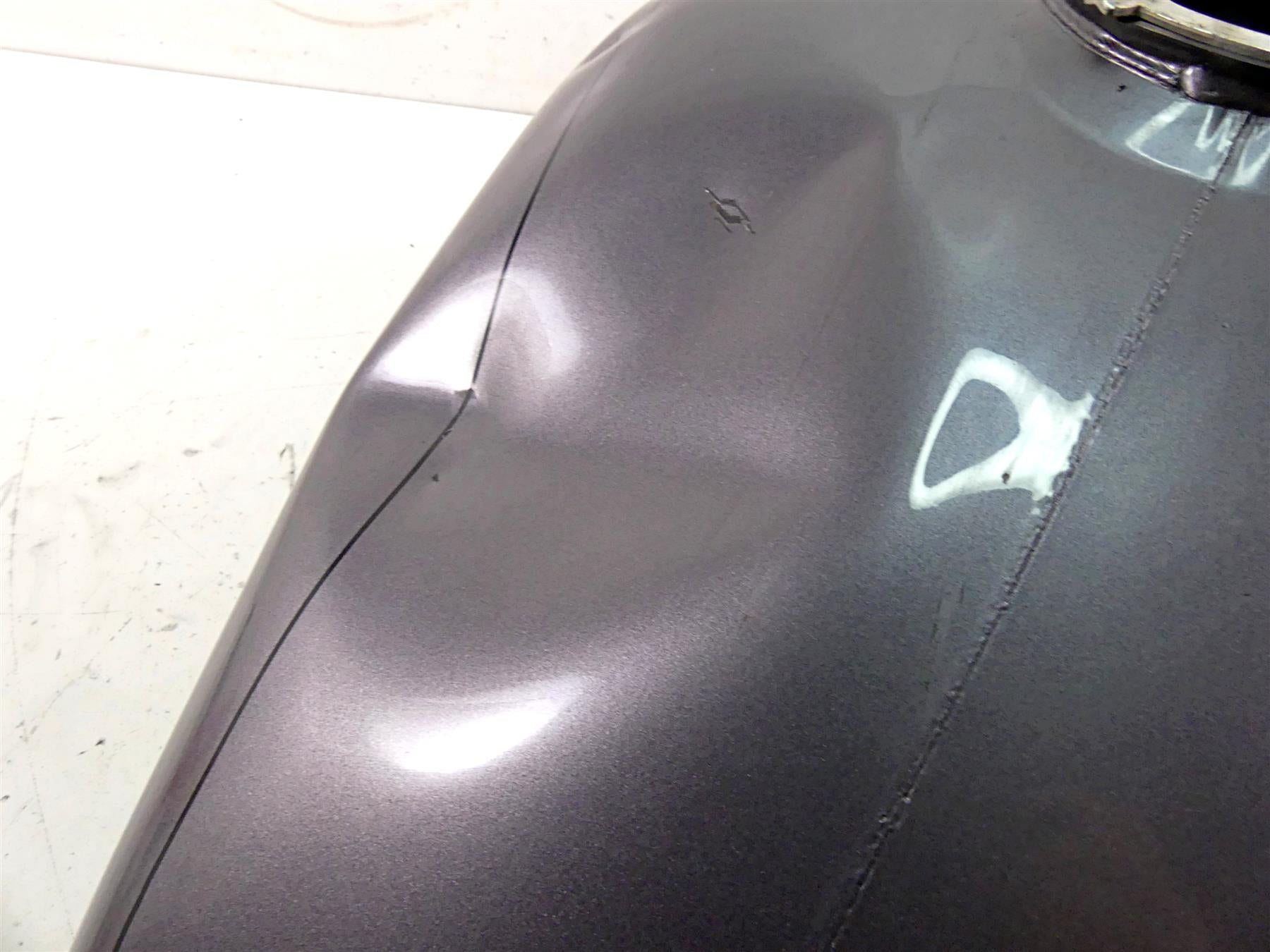 2015 Harley Touring FLHXS Street Glide Fuel Gas Petrol Tank -Dent 61356-08 {{ shop.shopifyCountryName }} - Mototech271