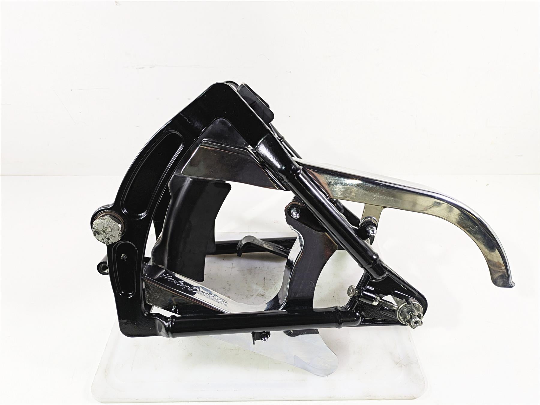 2004 Harley Softail FXSTDI Deuce Rear Swingarm Swing Arm & Covers 47573-00A {{ shop.shopifyCountryName }} - Mototech271