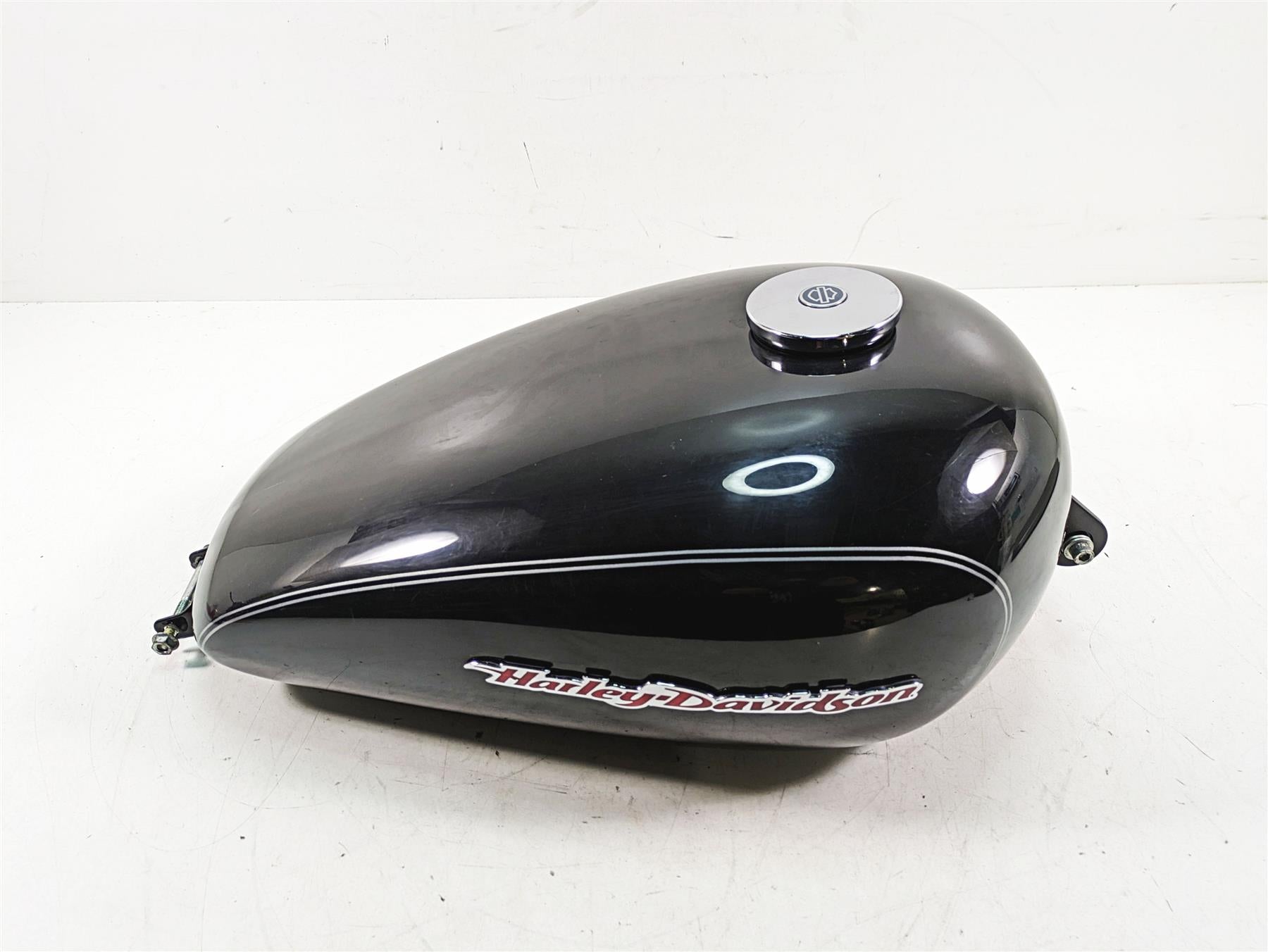 xl1200タンク 2007 Harley Sportster XL1200 C Fuel Gas Petrol Tank - No Dent
