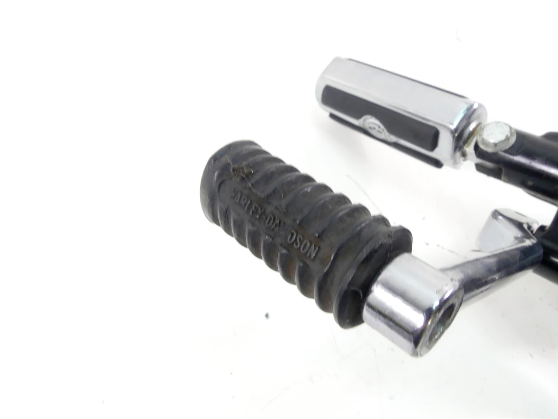 2017 Harley Softail FXSB Breakout Front Left Footpeg & Shifter 33683-07 34564-90 {{ shop.shopifyCountryName }} - Mototech271