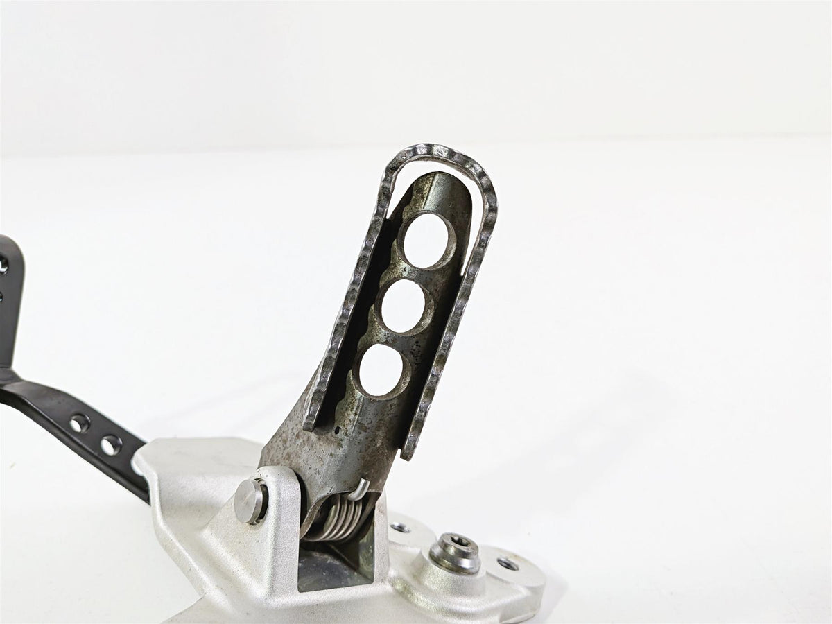 2023 BMW F850GS K81 Front Right Foot Peg & Brake Pedal 46718393176 35218357747 {{ shop.shopifyCountryName }} - Mototech271