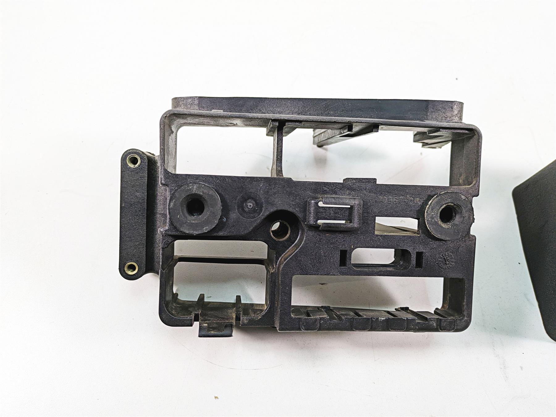 2009 Harley FXDF Dyna Fat Bob Electrical Tray Holder Stay & Cover Set 70367-04 {{ shop.shopifyCountryName }} - Mototech271