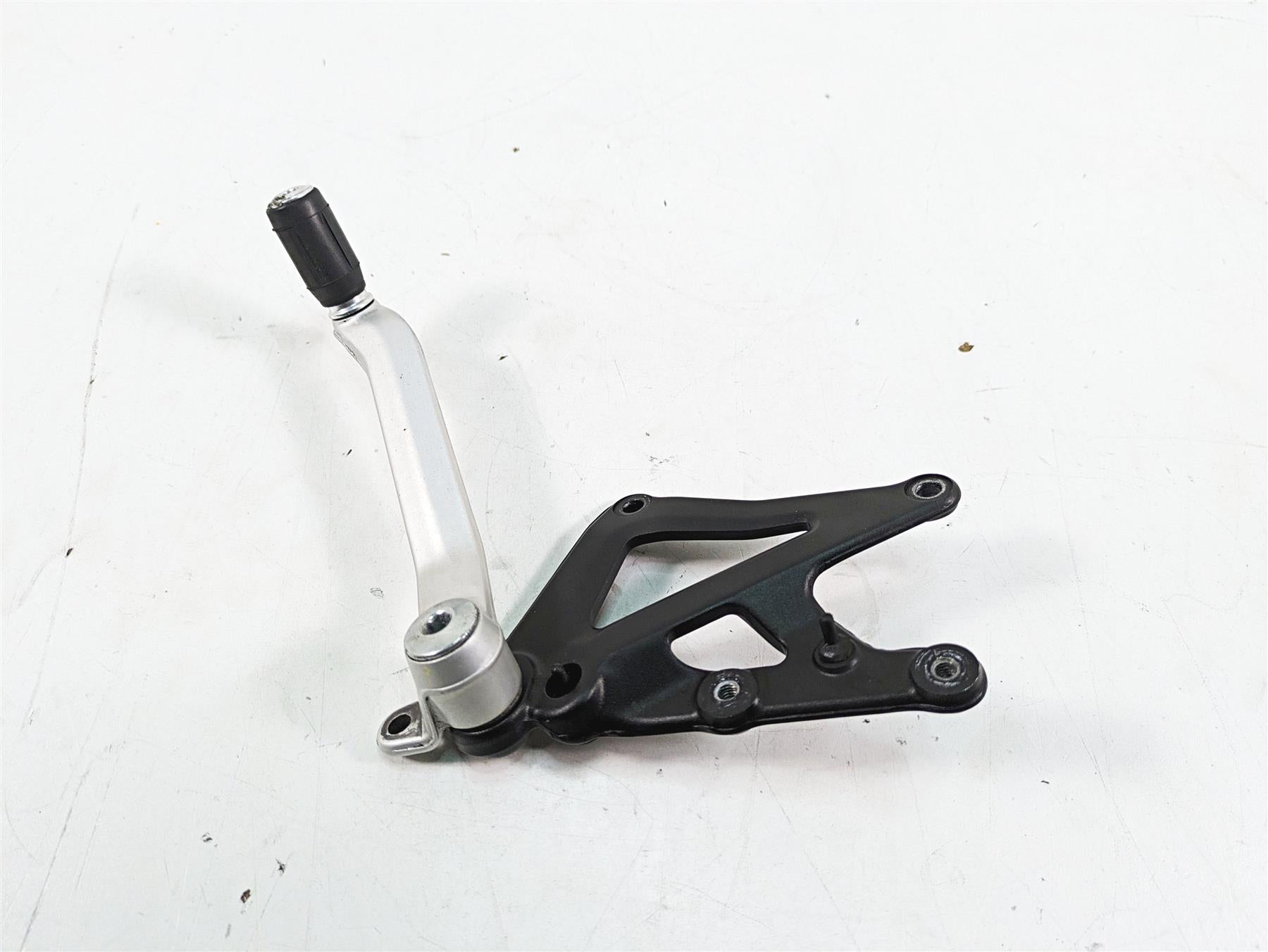 2017 Mv Agusta Dragster 800 Rear Brake Pedal & Mount Plate 8000B6262 B6596 {{ shop.shopifyCountryName }} - Mototech271