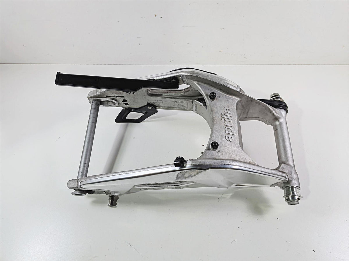 2018 Aprilia RSV4 RR Rear Swingarm Swing Arm & Axle 2B001292 {{ shop.shopifyCountryName }} - Mototech271