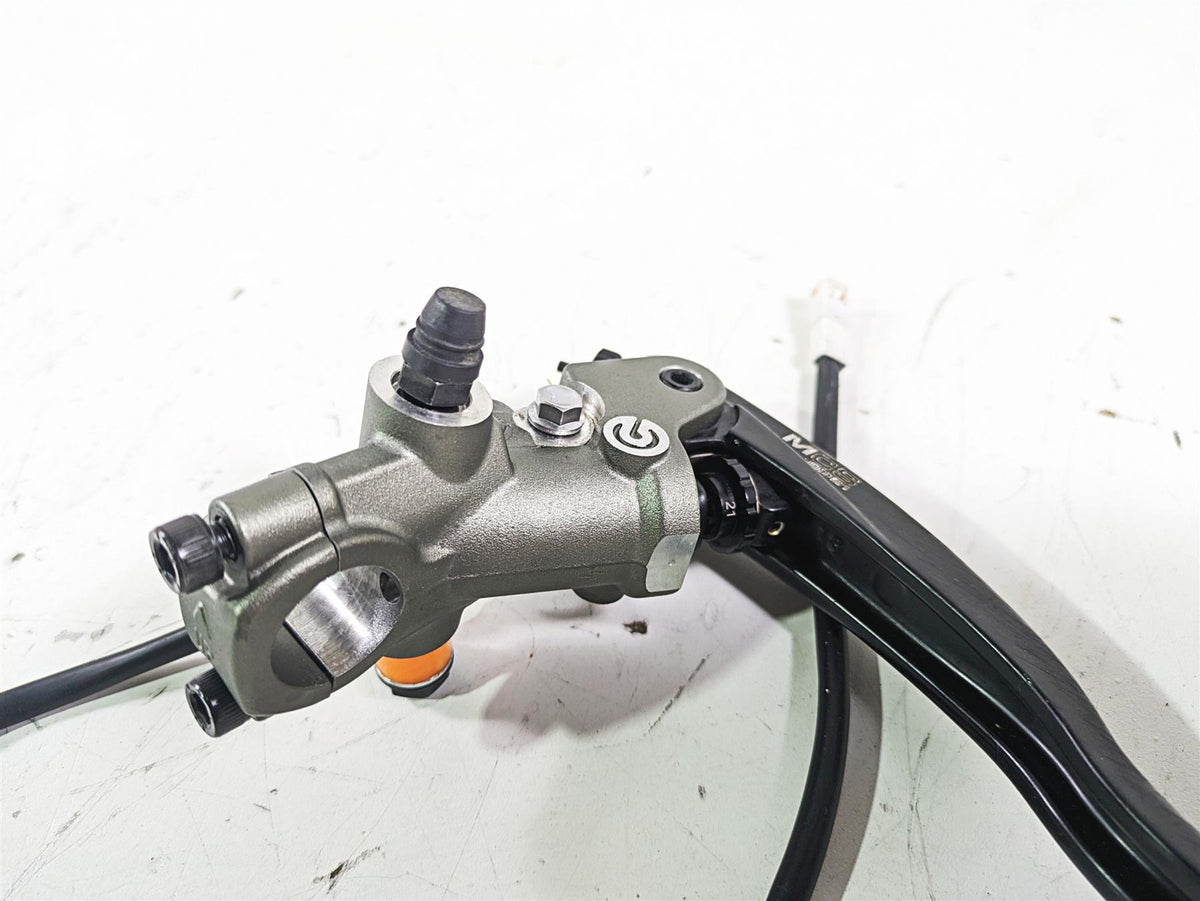 2023 Triumph Street Triple 765 RS Front Radial Brake Master Cylinder T2024898 {{ shop.shopifyCountryName }} - Mototech271