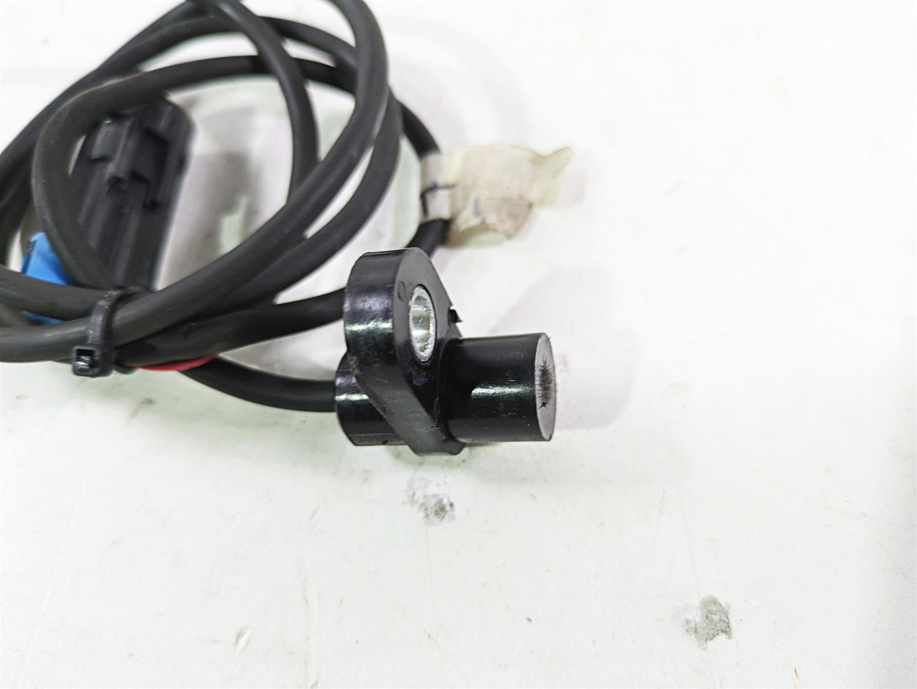 2018 Indian Chieftain Limited Front Abs Wheel Speed Sensor 4013251 {{ shop.shopifyCountryName }} - Mototech271