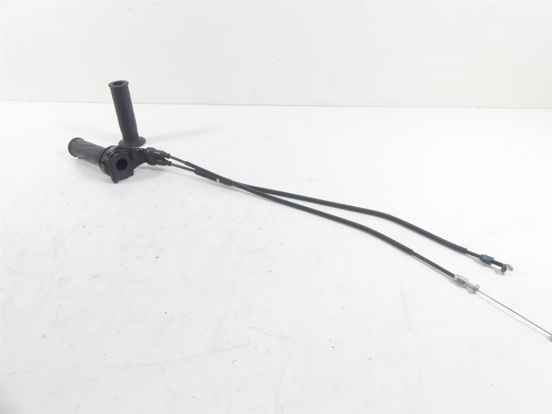 2013 Yamaha VMX17 V-Max 1700 Throttle Cable Grip Grab Set 4YR-26240-02-00 {{ shop.shopifyCountryName }} - Mototech271