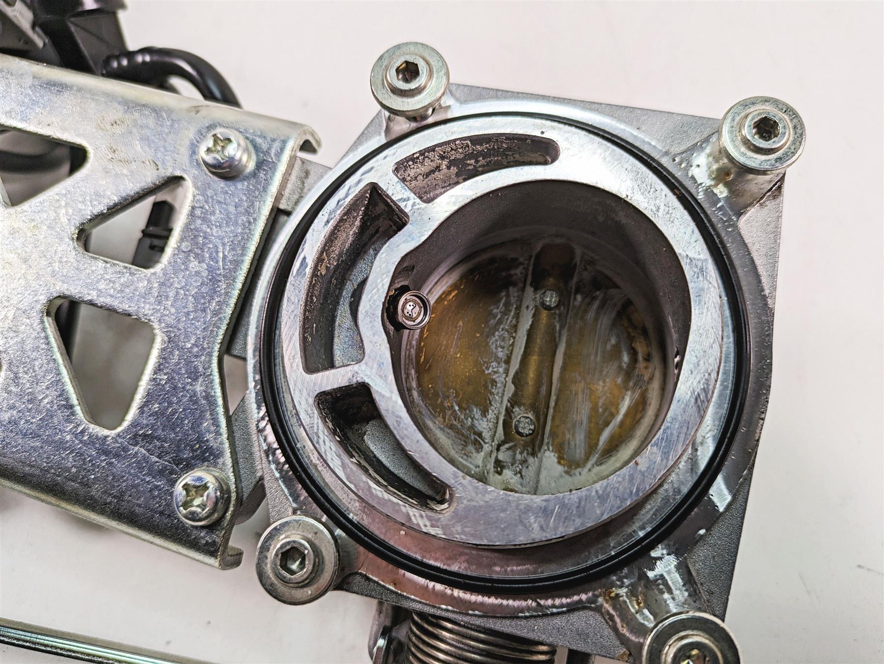 2020 Ducati Hypermotard 950 SP Mikuni Throttle Fuel Injection Body Set 28240932A {{ shop.shopifyCountryName }} - Mototech271