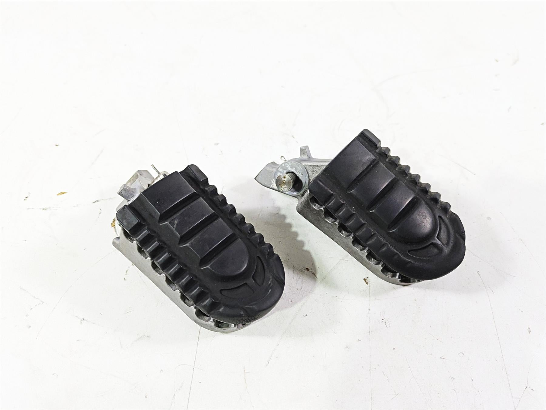 2017 BMW F800GS Adv K75 Front Footpeg Foot Peg Rest Set 77258533661 77258533662 | Mototech271