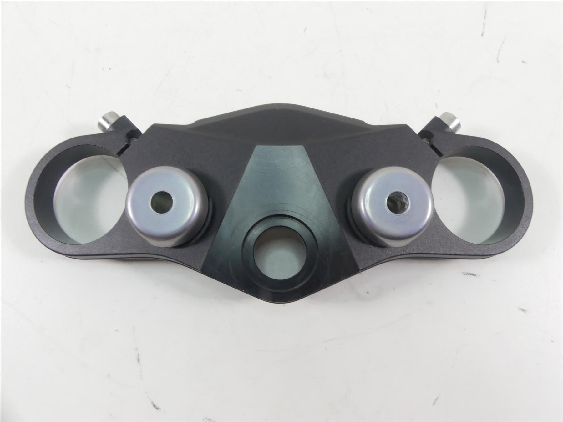2020 Triumph Speed Triple RS 1050 Upper Triple Tree Steering Clamp T2042324 {{ shop.shopifyCountryName }} - Mototech271