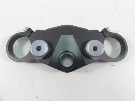 2020 Triumph Speed Triple RS 1050 Upper Triple Tree Steering Clamp T2042324 {{ shop.shopifyCountryName }} - Mototech271