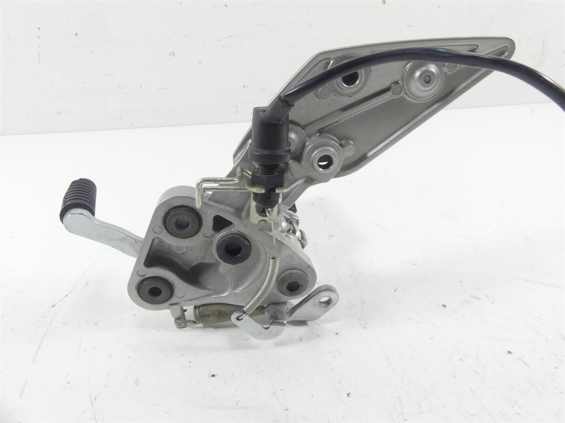 2008 Yamaha FZ1 Fazer Right Rider Footpeg Brake Pedal -Read 2D1-27443-00-00 {{ shop.shopifyCountryName }} - Mototech271