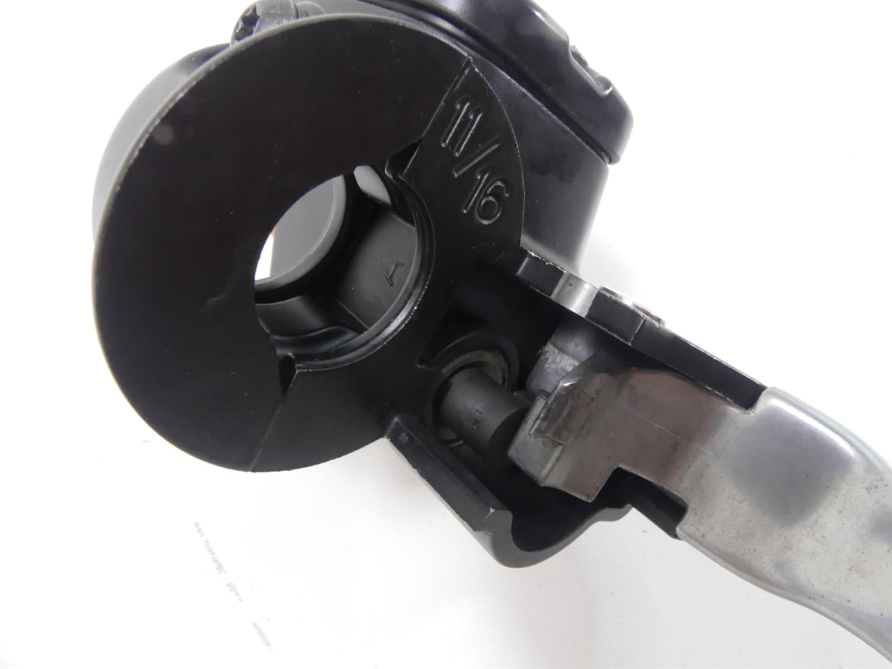 2009 Harley FXDF Dyna Fat Bob Front Brake Master Cylinder 11/16" 45170-08F {{ shop.shopifyCountryName }} - Mototech271