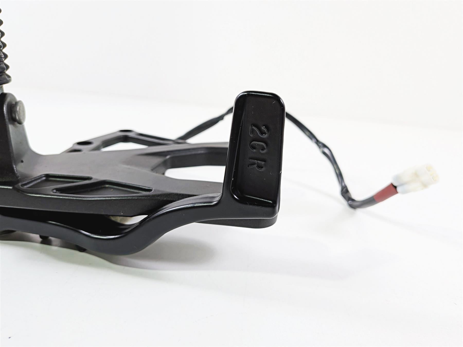 2016 Yamaha YZF R1 RN32 Front Right Foot Peg & Brake Pedal 2CR-27443-00-00 {{ shop.shopifyCountryName }} - Mototech271