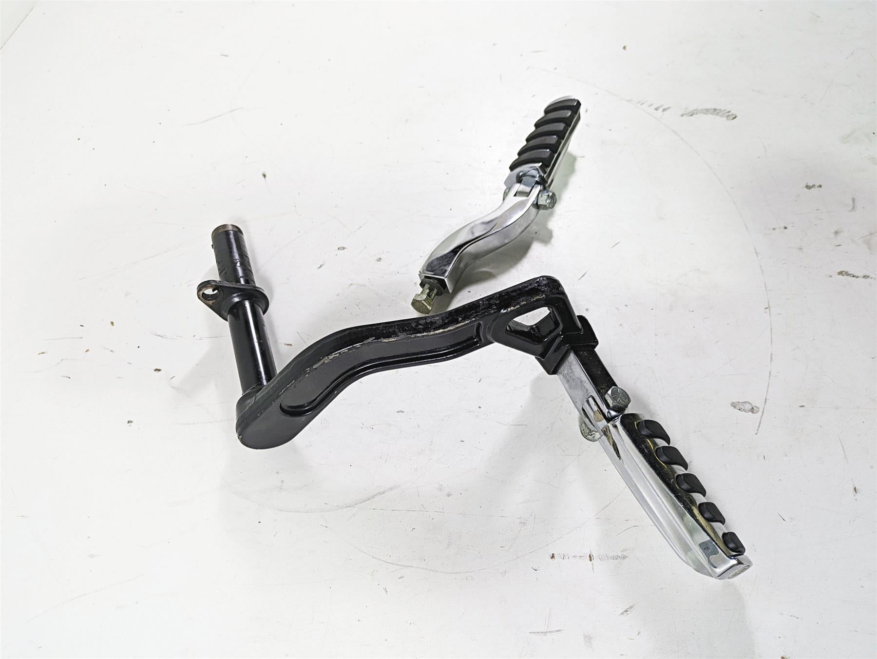 2003 Harley Dyna FXDL Low Rider 100TH Passenger Chrome Footpeg Rest Set 52740-02 {{ shop.shopifyCountryName }} - Mototech271