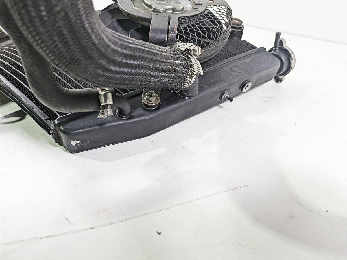 2007 Suzuki GSXR600 Coolant Radiator - No Leaks & Straight 17710-01H00 {{ shop.shopifyCountryName }} - Mototech271