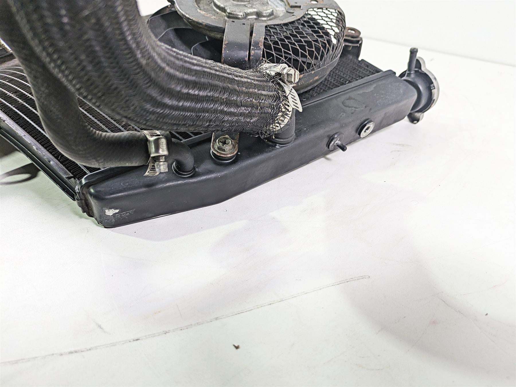 2007 Suzuki GSXR600 Coolant Radiator - No Leaks & Straight 17710-01H00 {{ shop.shopifyCountryName }} - Mototech271