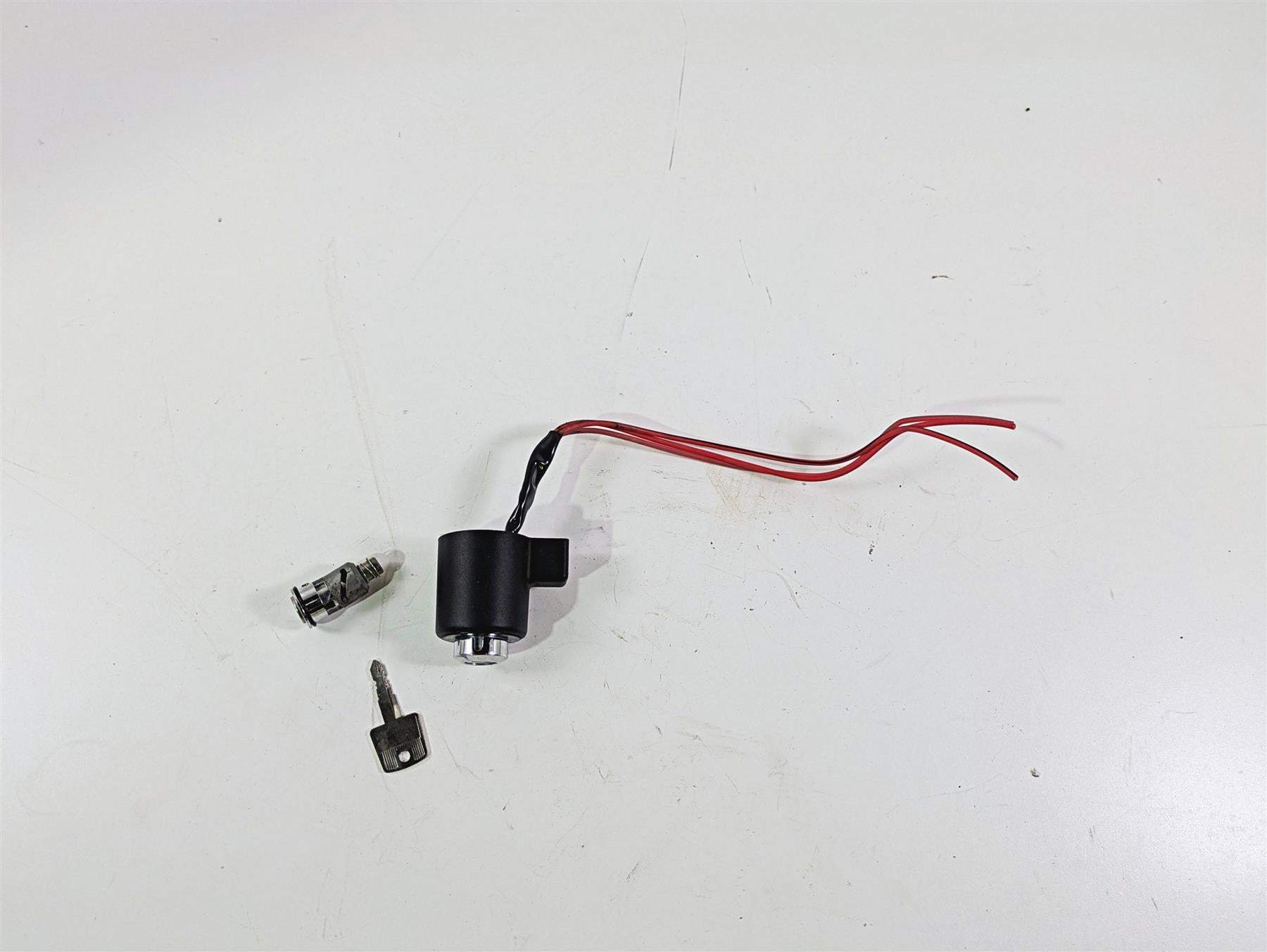 2009 Harley XR1200 Sportster Ignition Switch Steering Lock Key Set 48154-05 {{ shop.shopifyCountryName }} - Mototech271