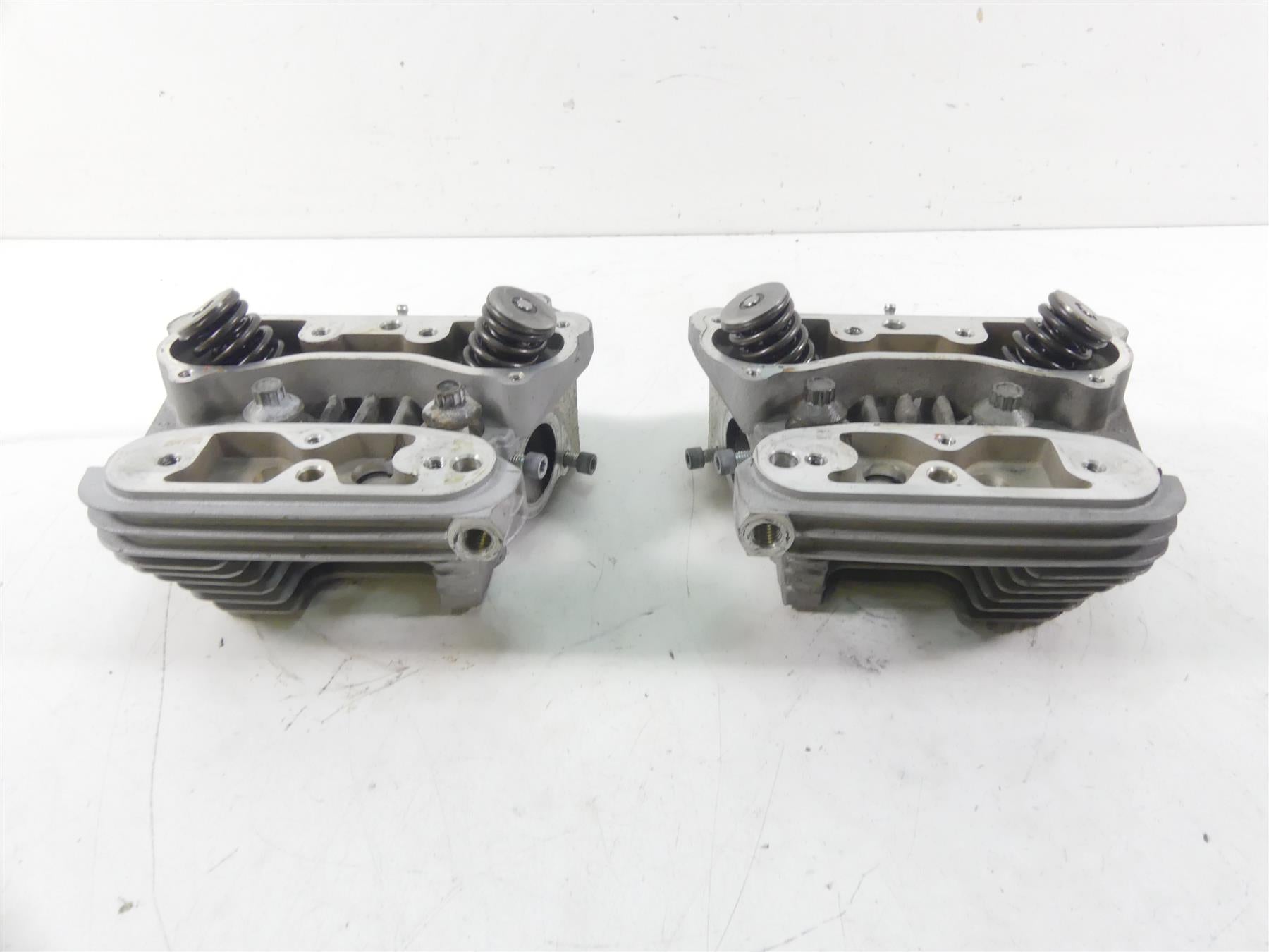 2000 Harley Dyna FXR4 CVO Super Glide Cylinder Head Cylinderhead Set 16720-84C {{ shop.shopifyCountryName }} - Mototech271