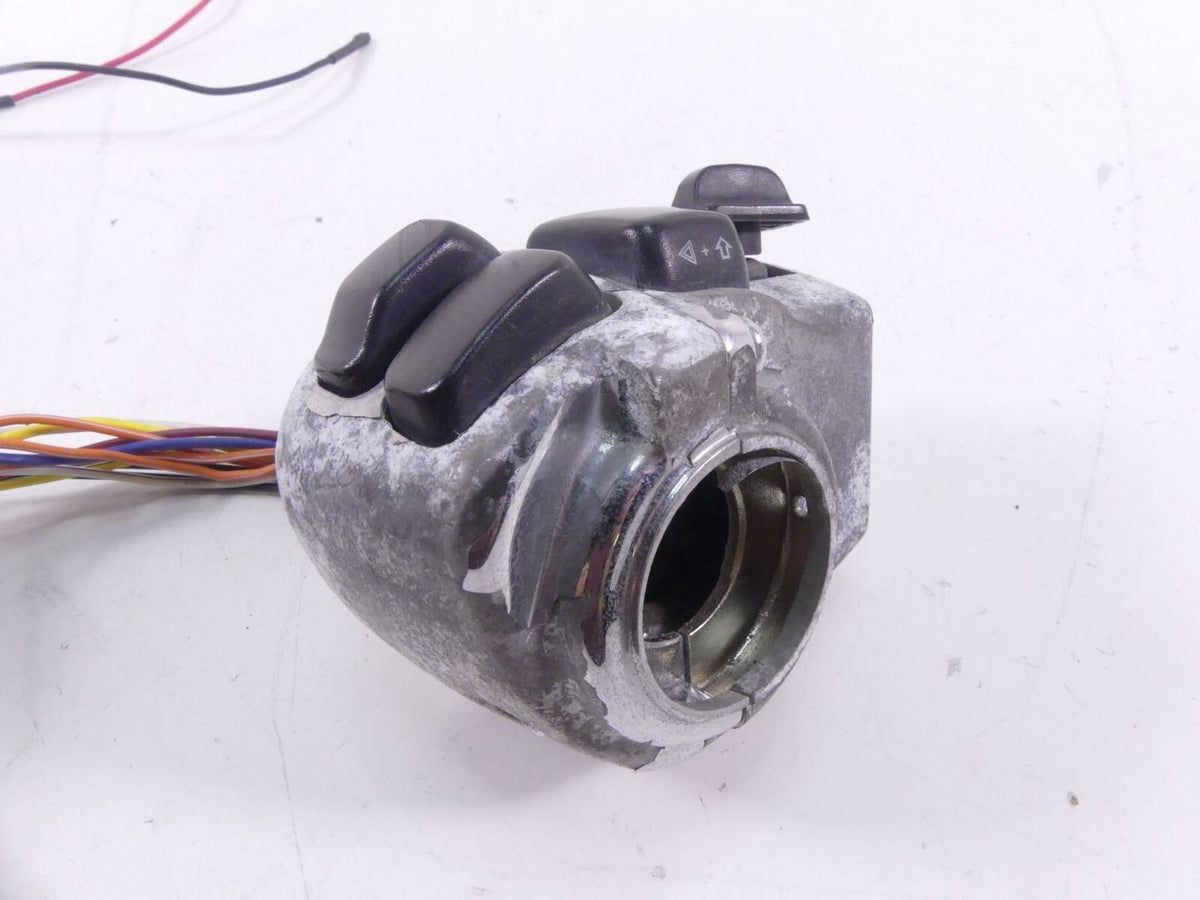2009 Harley Touring FLHRC Road King Left Control Switch Blinker Light 71682-06A {{ shop.shopifyCountryName }} - Mototech271