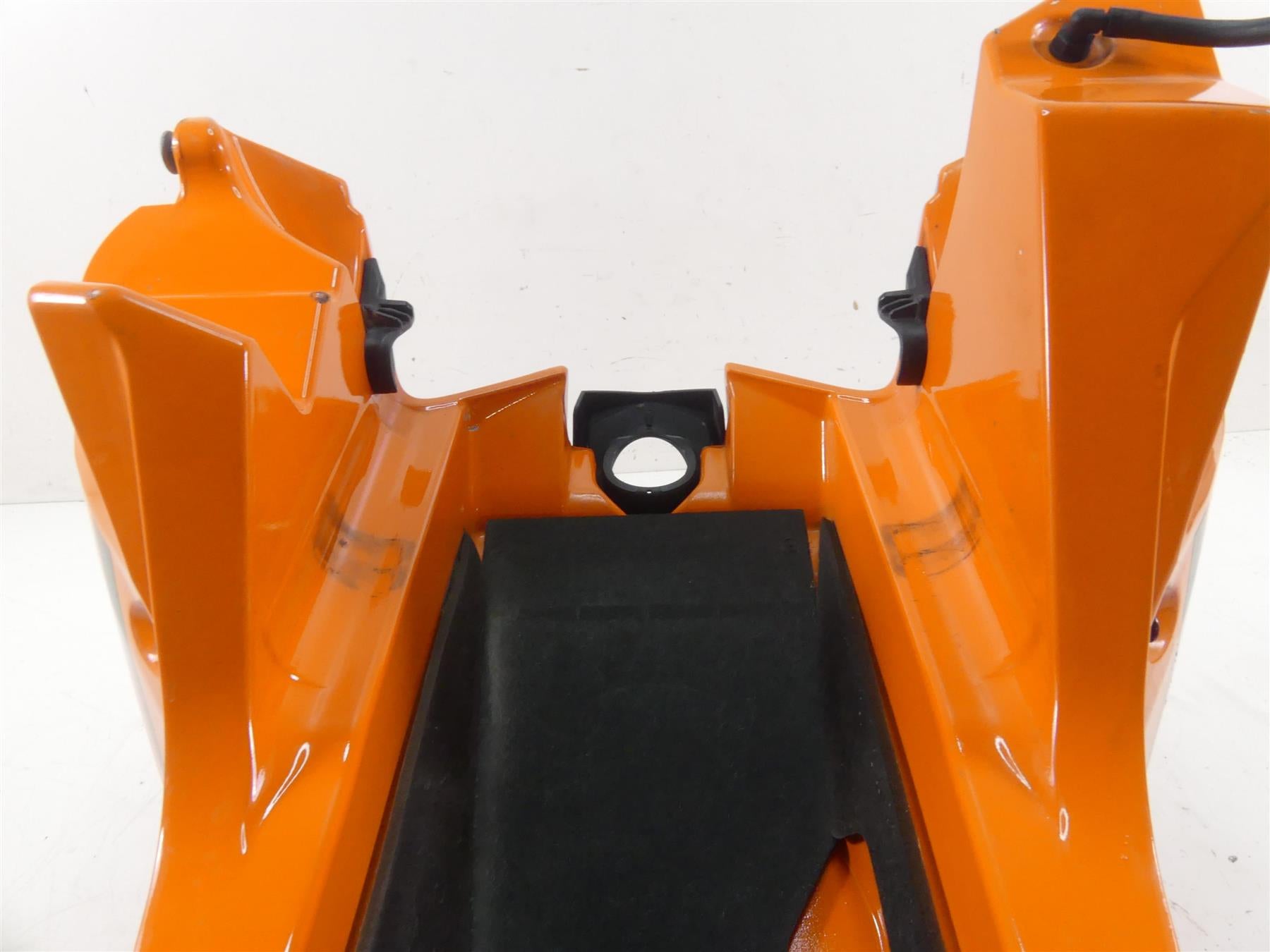 2015 KTM 1290R Super Duke Fuel Gas Petrol Tank & Upper Cover 6130701304430A {{ shop.shopifyCountryName }} - Mototech271