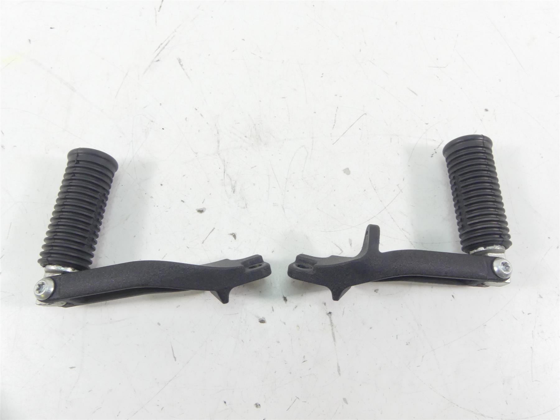 2014 Harley FXDL Dyna Low Rider Passenger Footpeg Foot Pegs 49224-06A 49230-06 {{ shop.shopifyCountryName }} - Mototech271