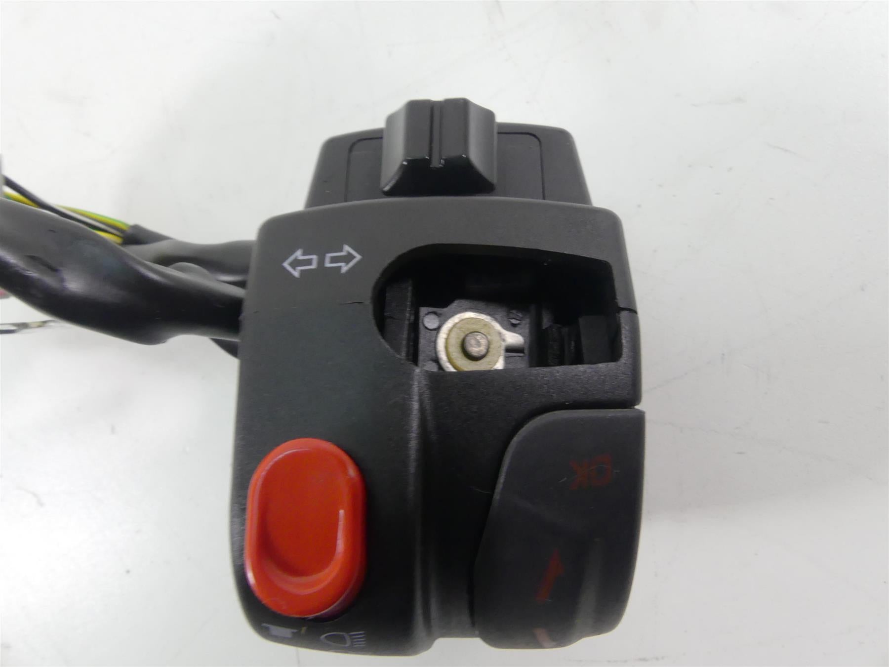 2018 Mv Agusta Brutale 800 RR Left Turn Signal Control Switch - Read 8000C2420 {{ shop.shopifyCountryName }} - Mototech271
