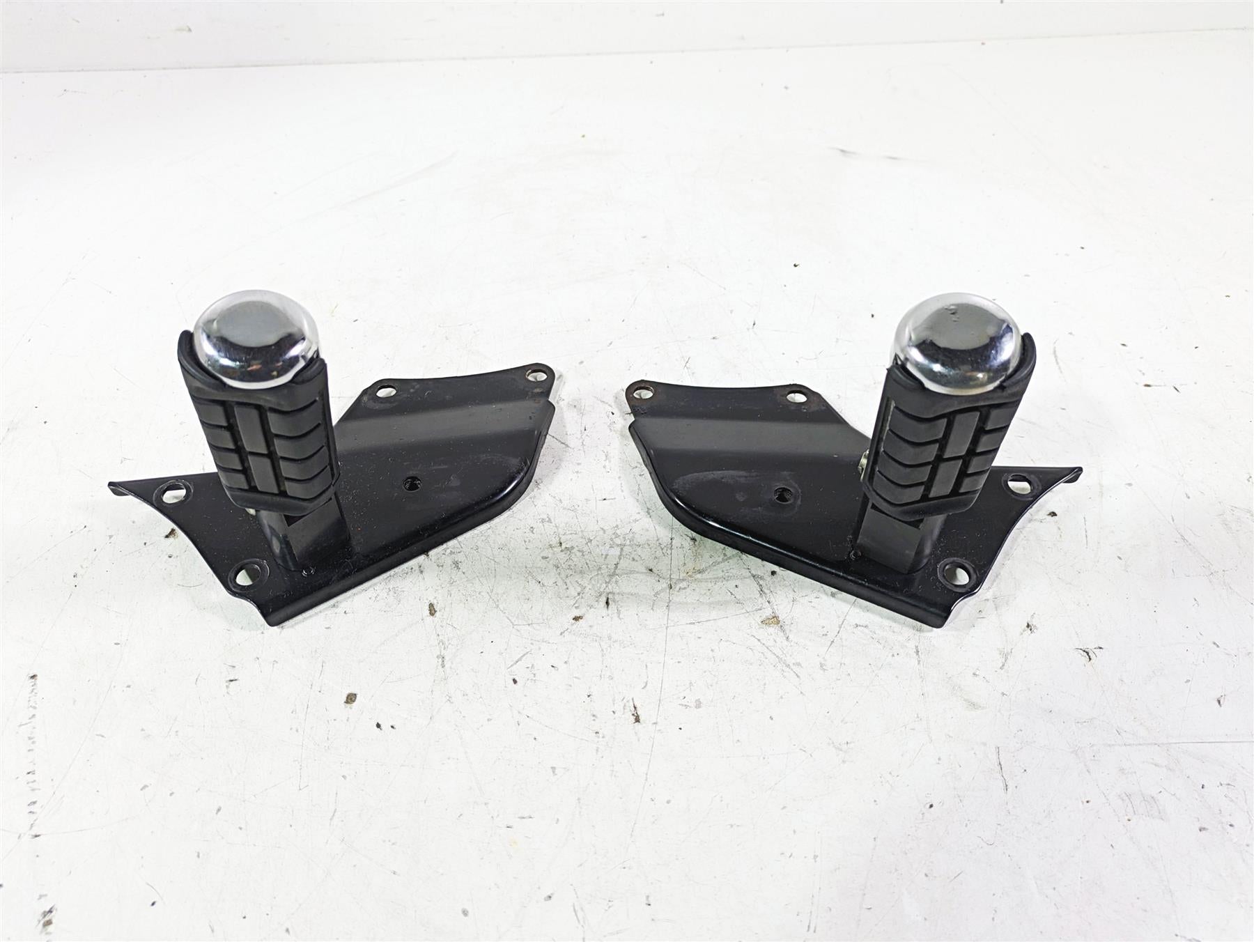 1998 Honda GL1500 Valkyrie Tour Rear Passenger Footpeg Rest Set 50715-MZ0-000 {{ shop.shopifyCountryName }} - Mototech271