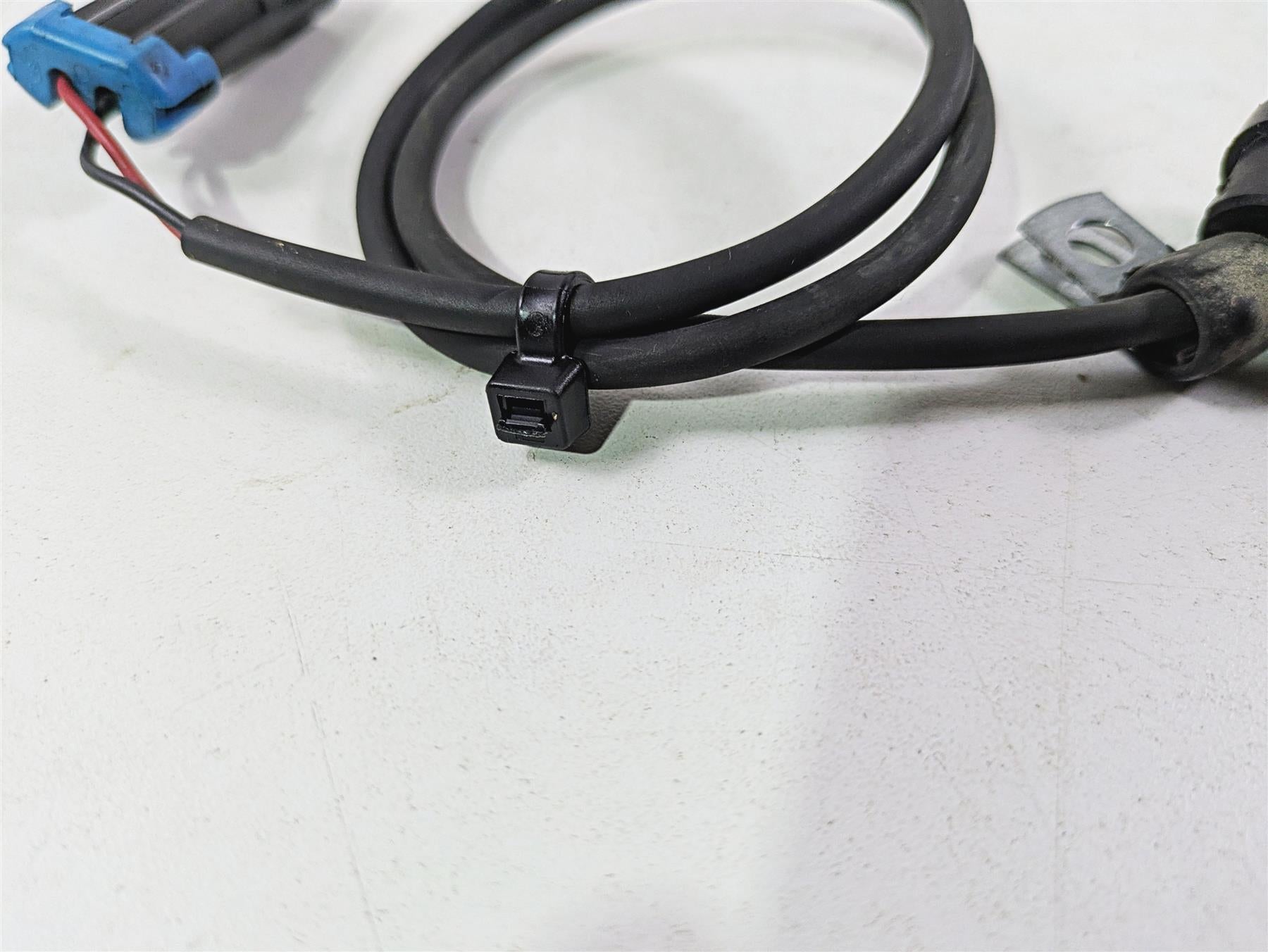 2017 Indian Chieftain Limited Rear Brake Abs Wheel Speed Sensor 4014216 {{ shop.shopifyCountryName }} - Mototech271