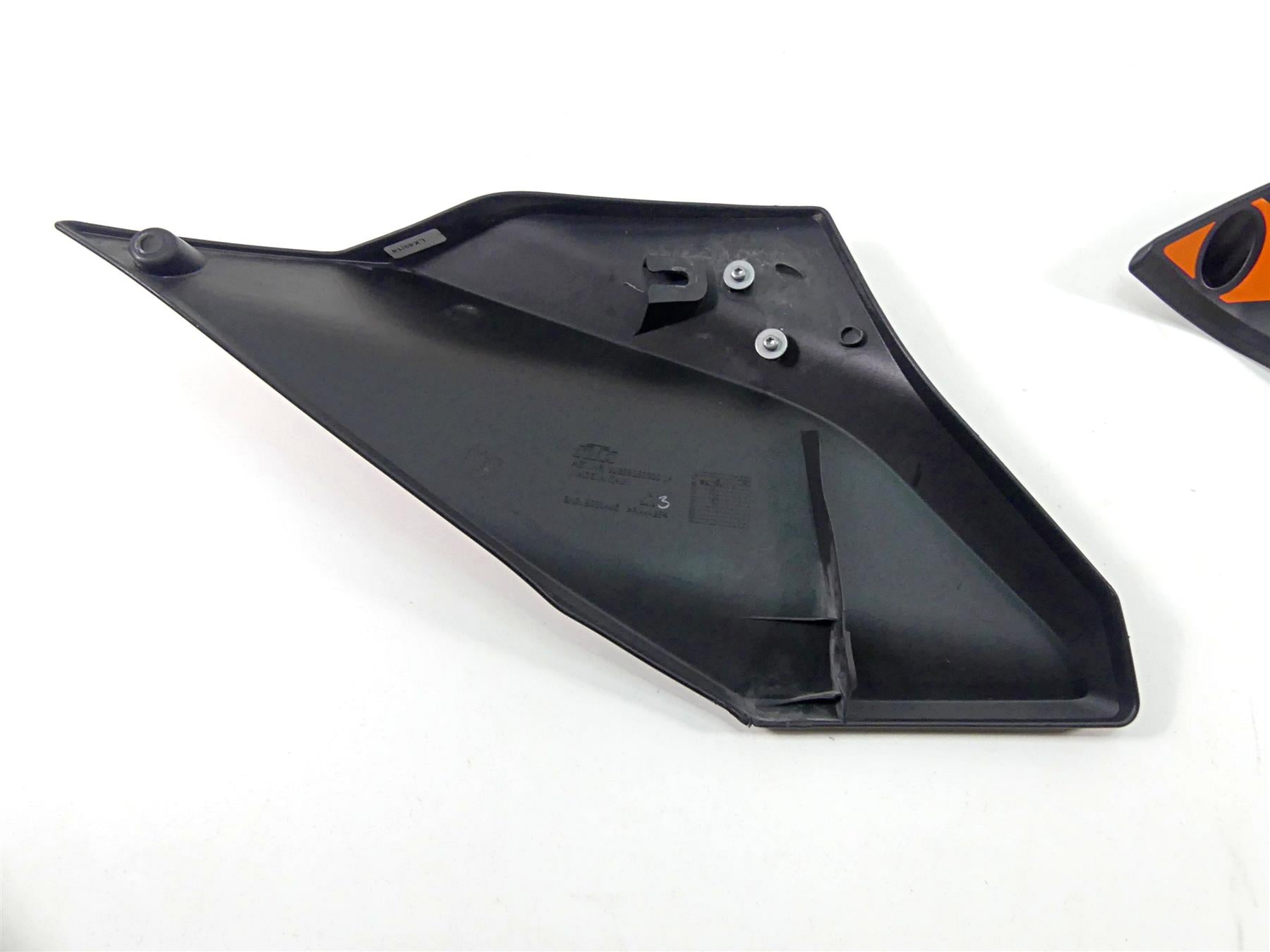 2016 KTM 1290 Super Duke R Tank Side Cover Panel Fairings 61308051000 {{ shop.shopifyCountryName }} - Mototech271